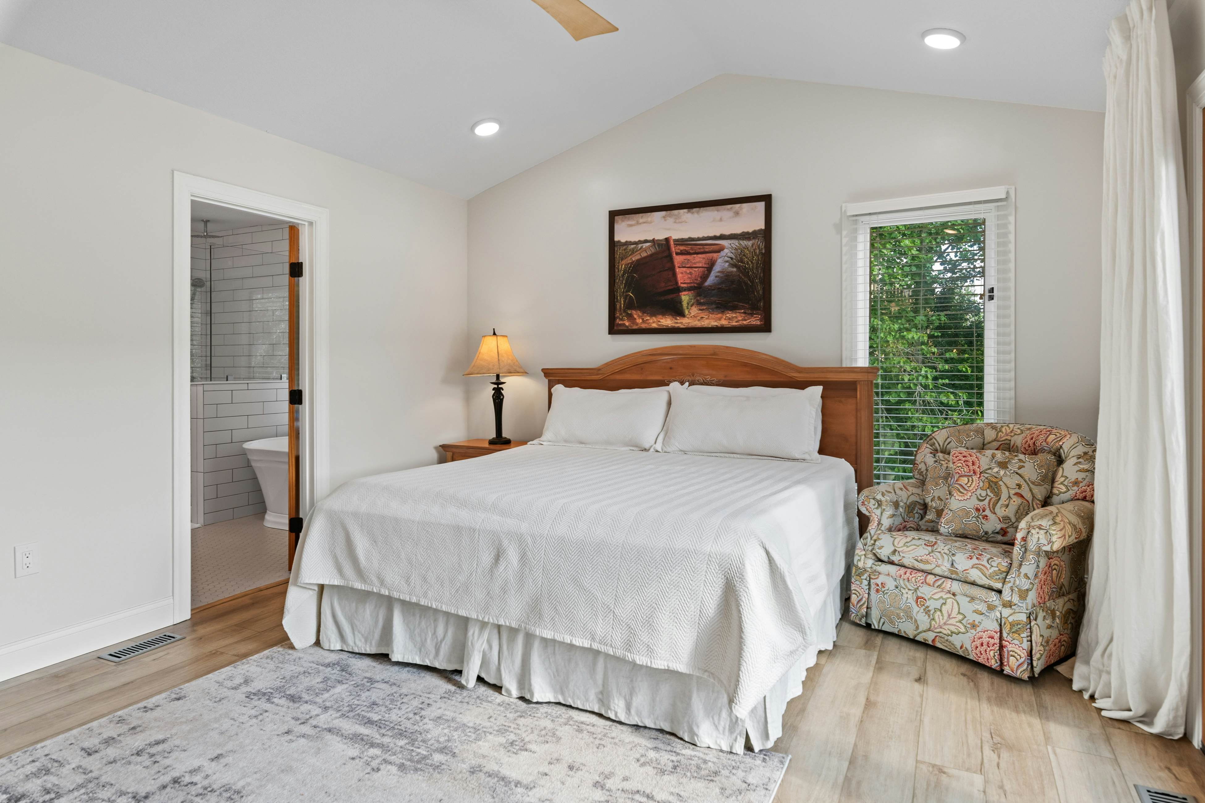 Lakefront Escape | Dock・Hot Tub・Pool・Golf・Firepit