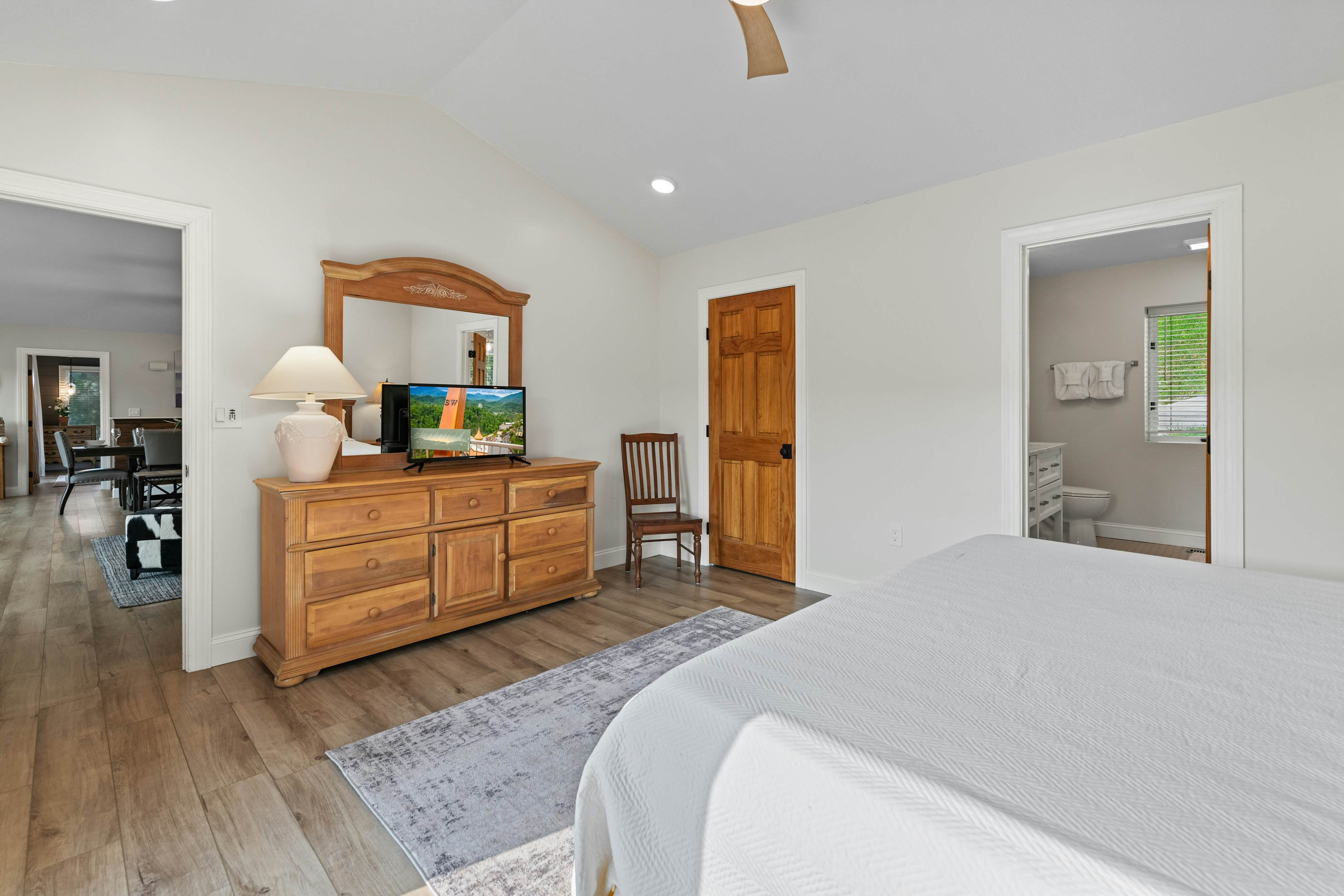 Lakefront Escape | Dock・Hot Tub・Pool・Golf・Firepit