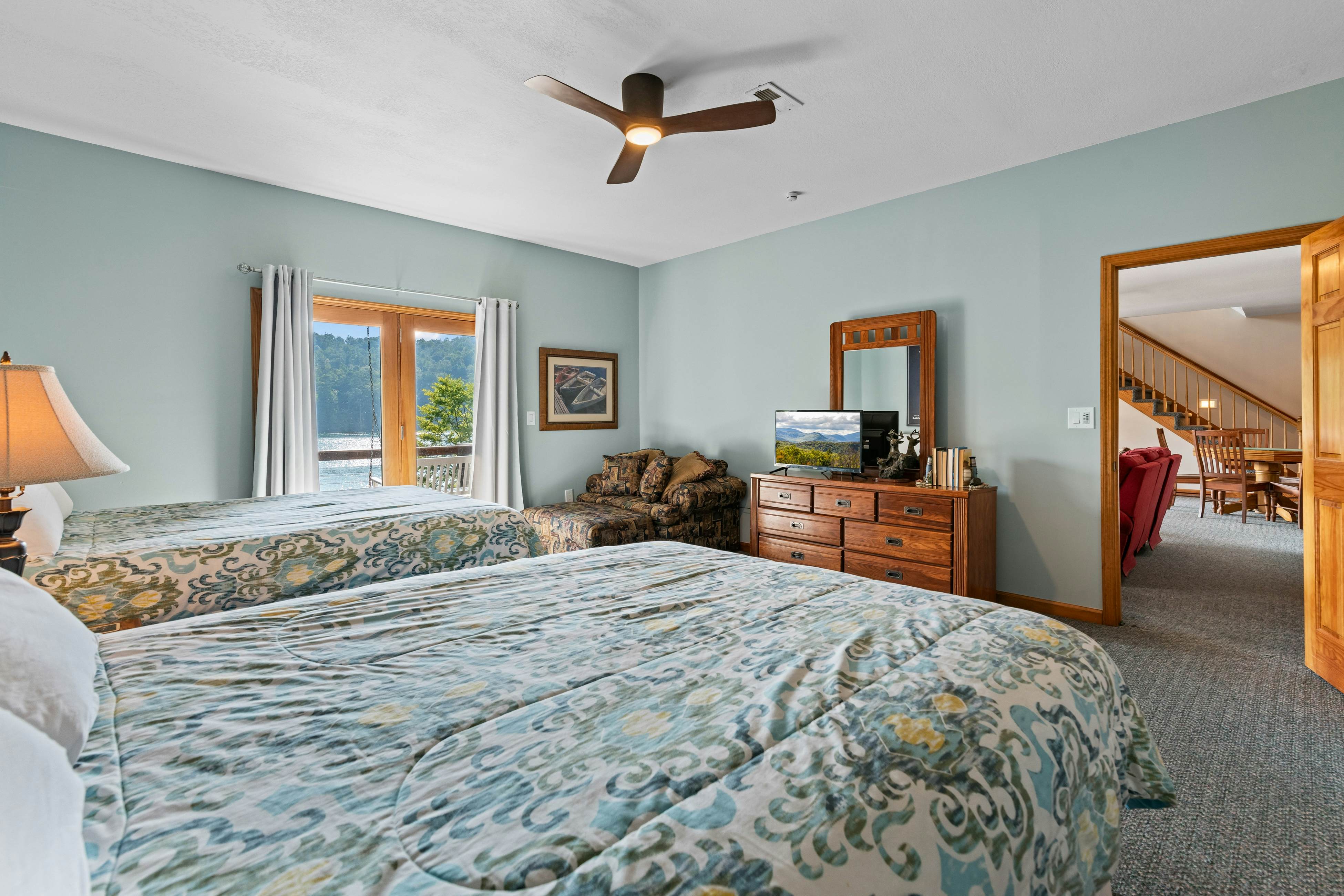 Lakefront Escape | Dock・Hot Tub・Pool・Golf・Firepit