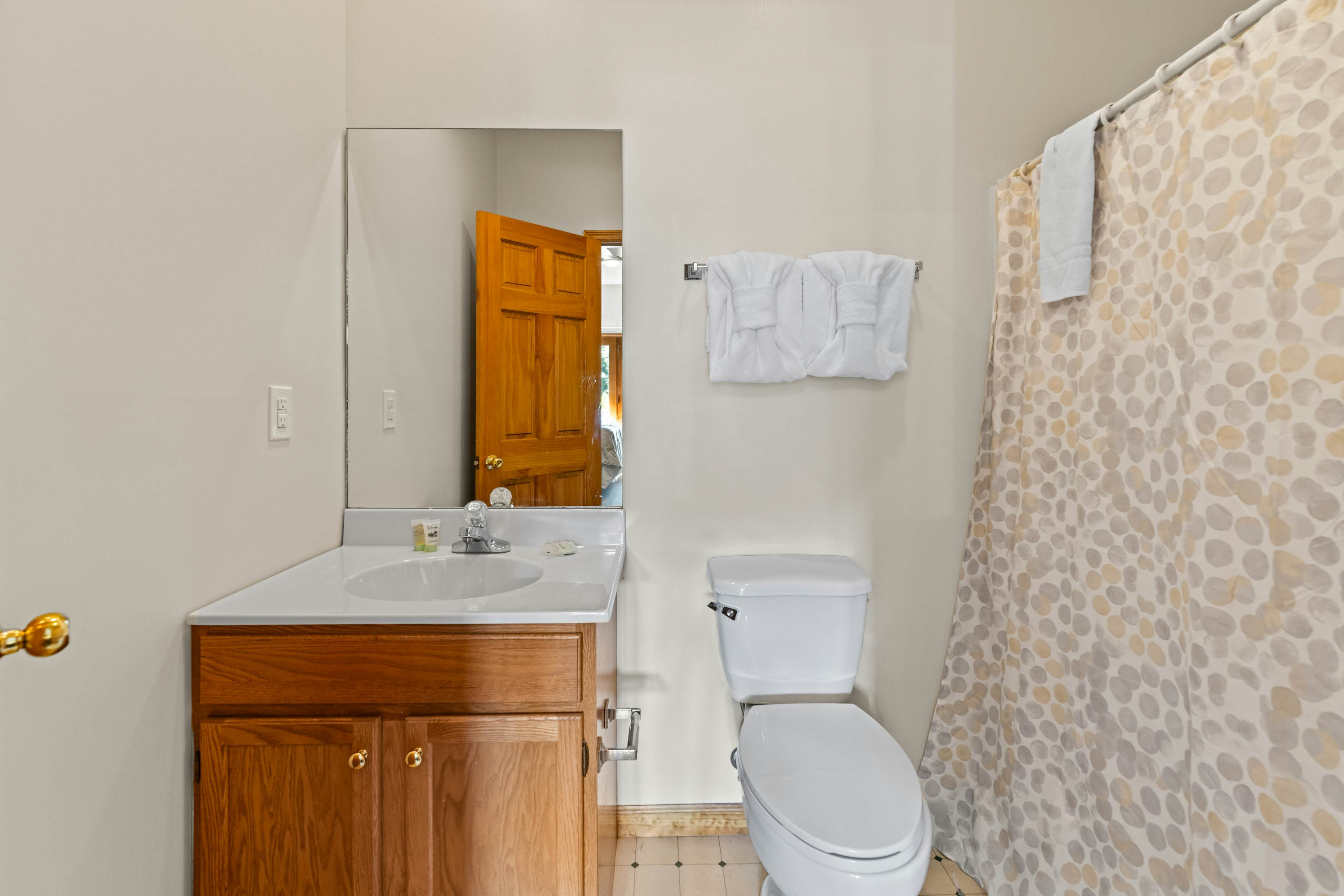 Lakefront Escape | Dock・Hot Tub・Pool・Golf・Firepit