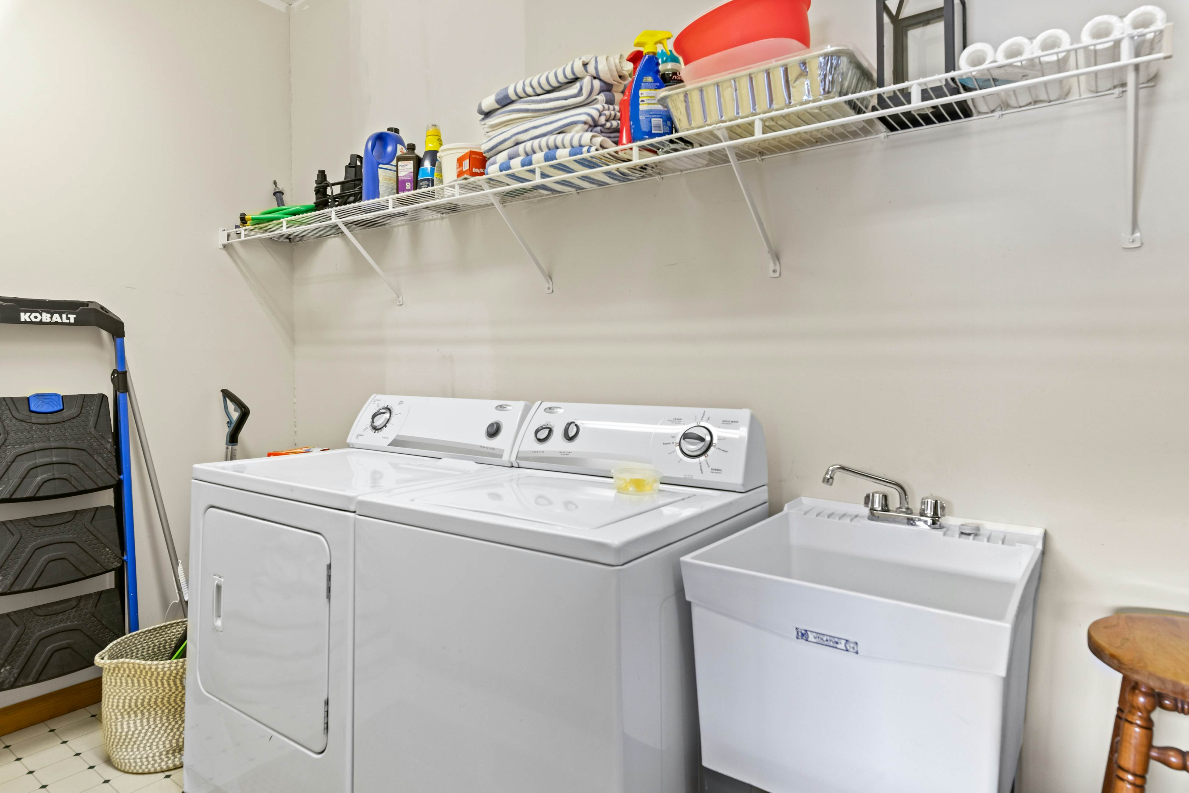 Lakefront Escape | Dock・Hot Tub・Pool・Golf・Firepit