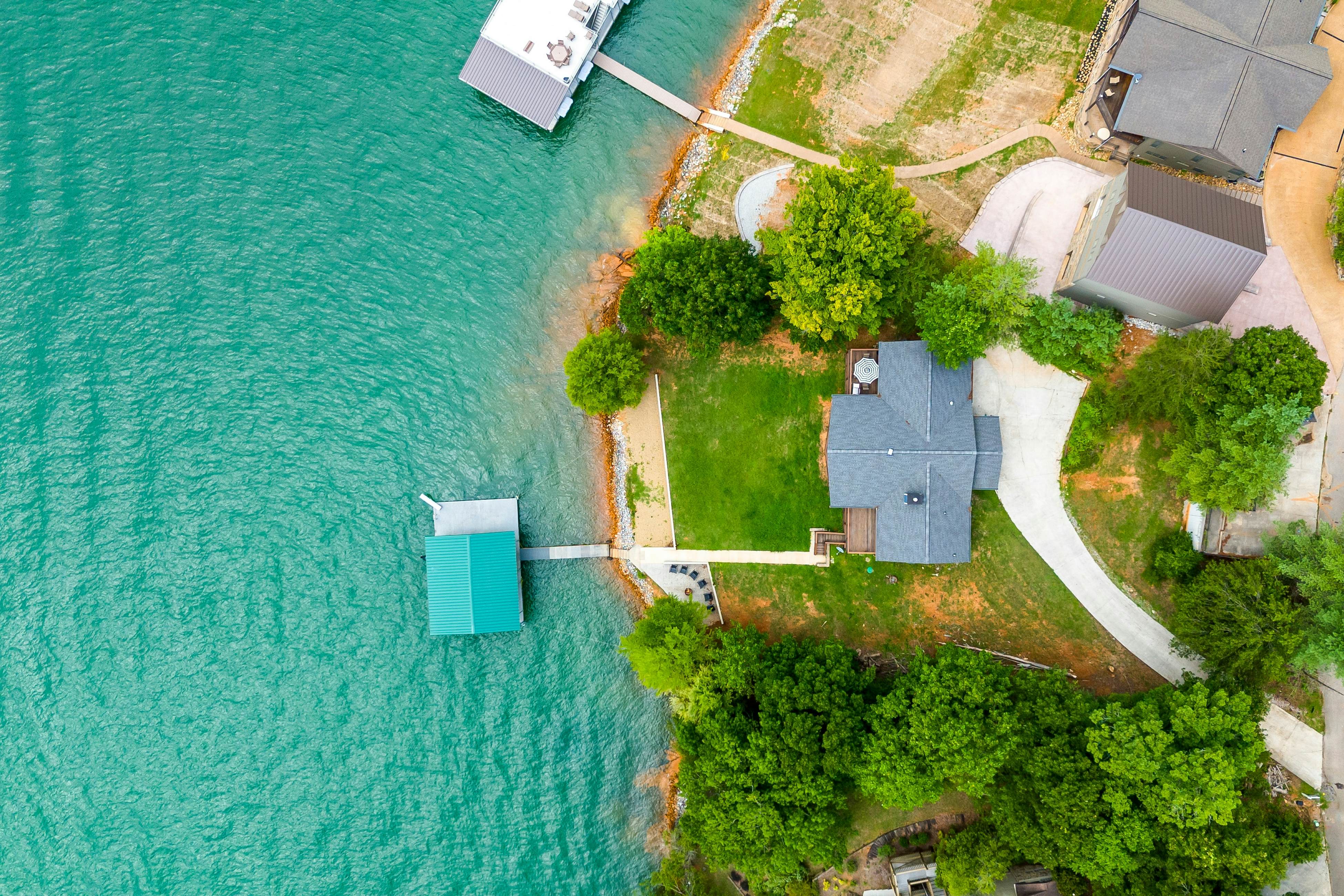 Lakefront Escape | Dock・Hot Tub・Pool・Golf・Firepit