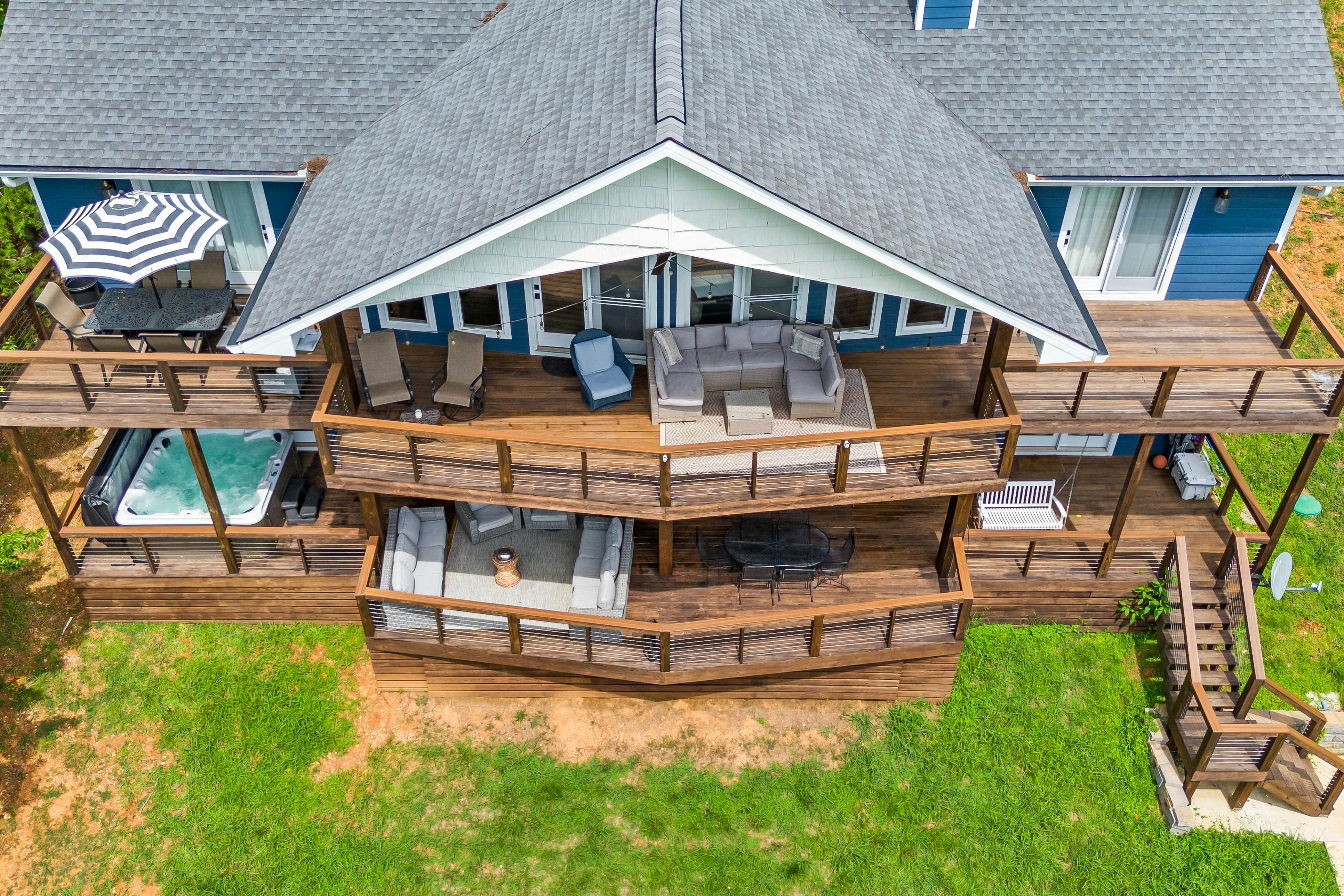 Lakefront Escape | Dock・Hot Tub・Pool・Golf・Firepit