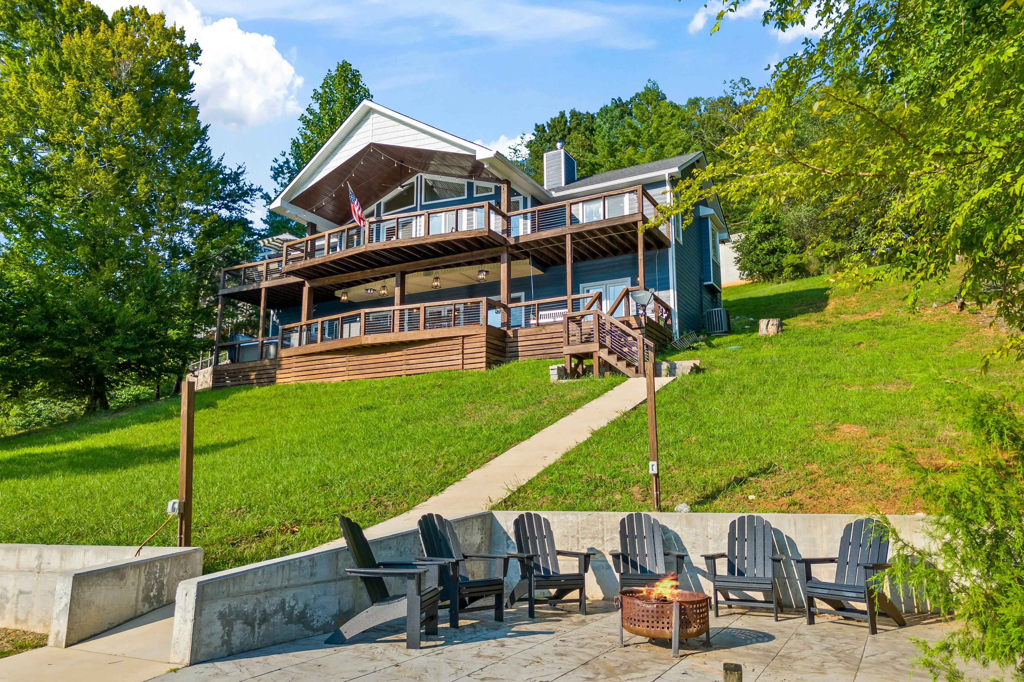 Lakefront Escape | Dock・Hot Tub・Pool・Golf・Firepit