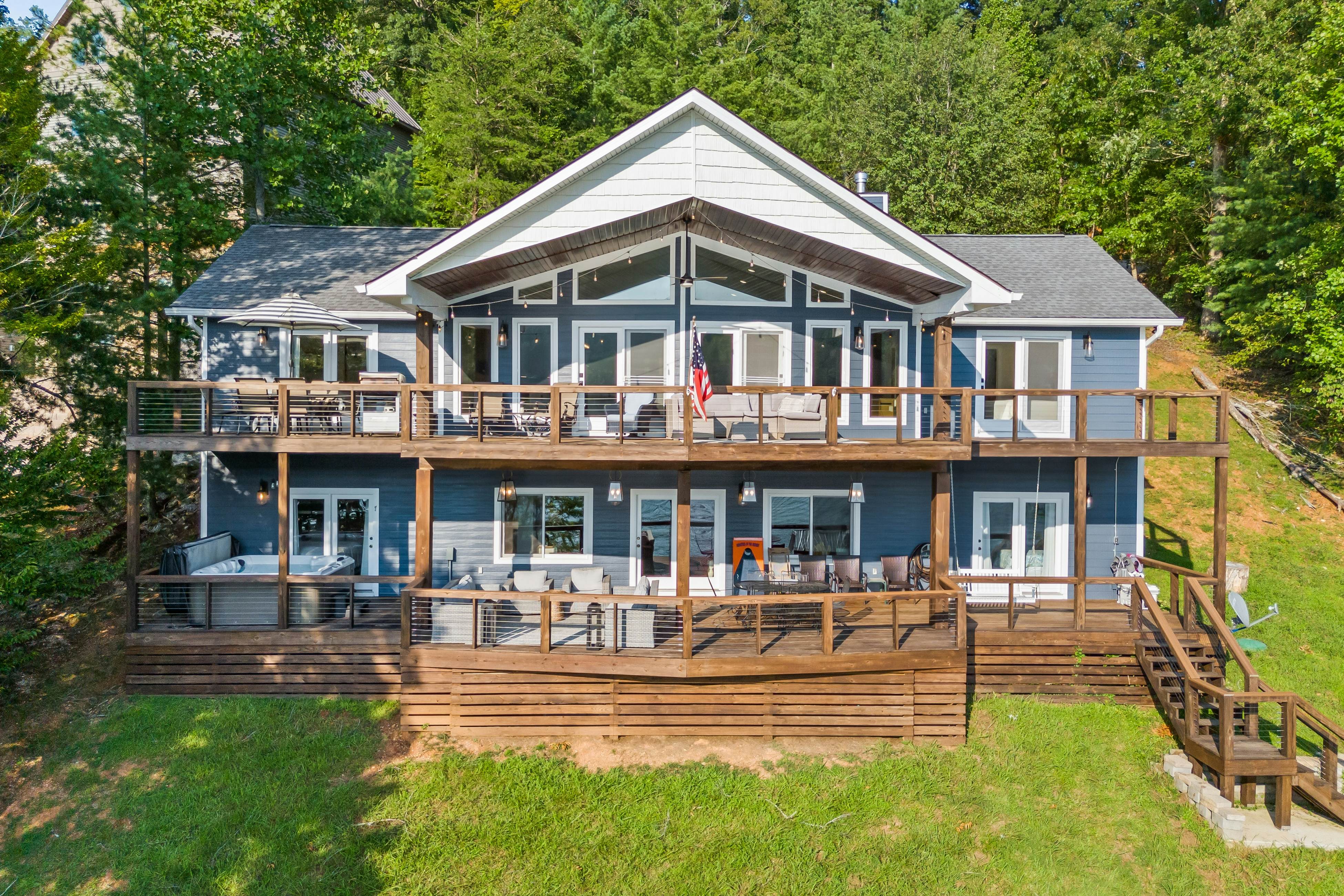 Lakefront Escape | Dock・Hot Tub・Pool・Golf・Firepit