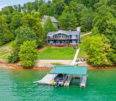 Lakefront Escape, Sleep 12・Dock・Hot Tub・Pool・Grill