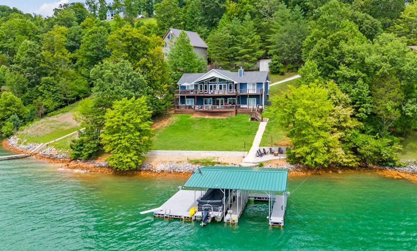 Lakefront Escape, Sleep 12・Dock・Hot Tub・Pool・Grill