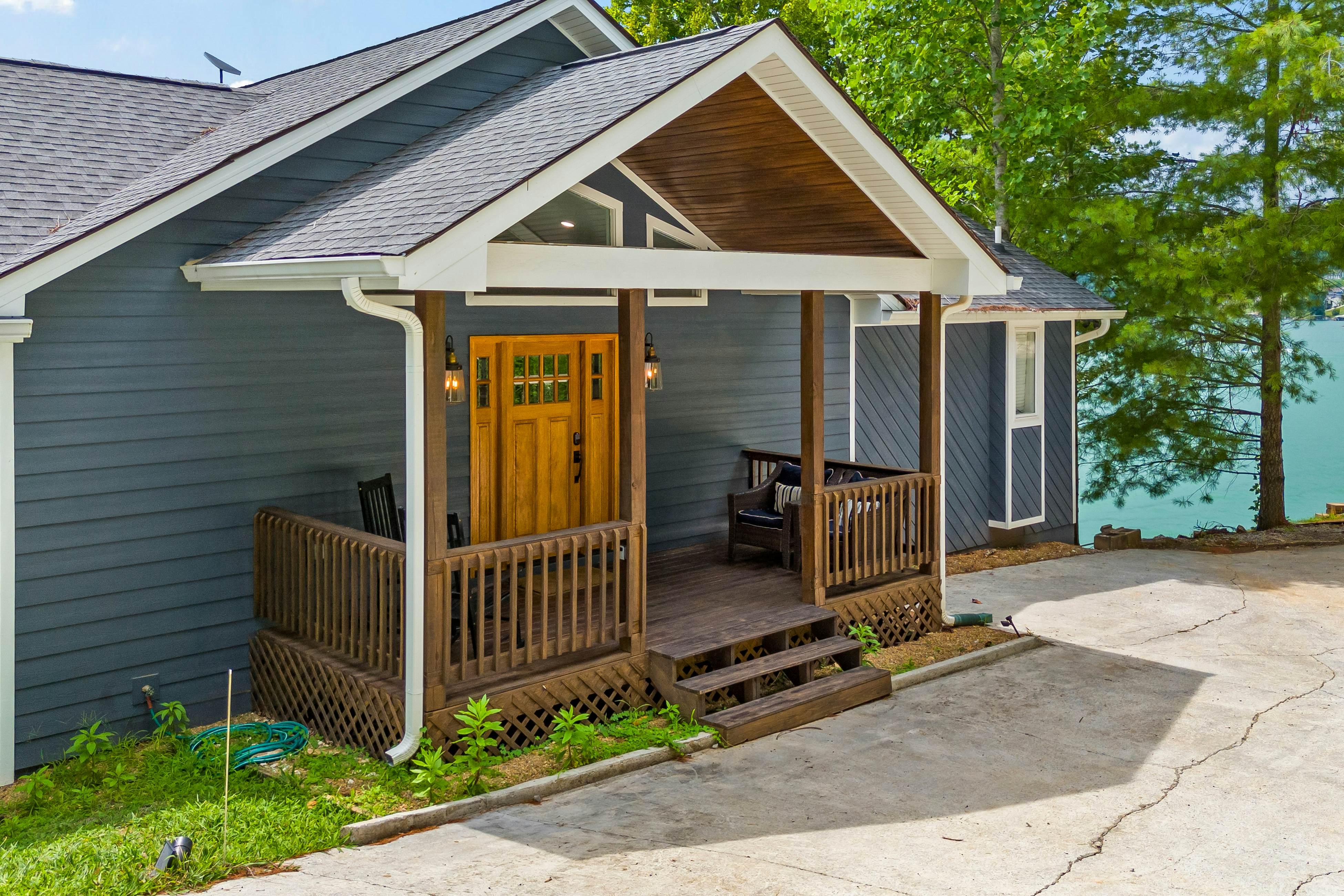 Lakefront Escape | Dock・Hot Tub・Pool・Golf・Firepit