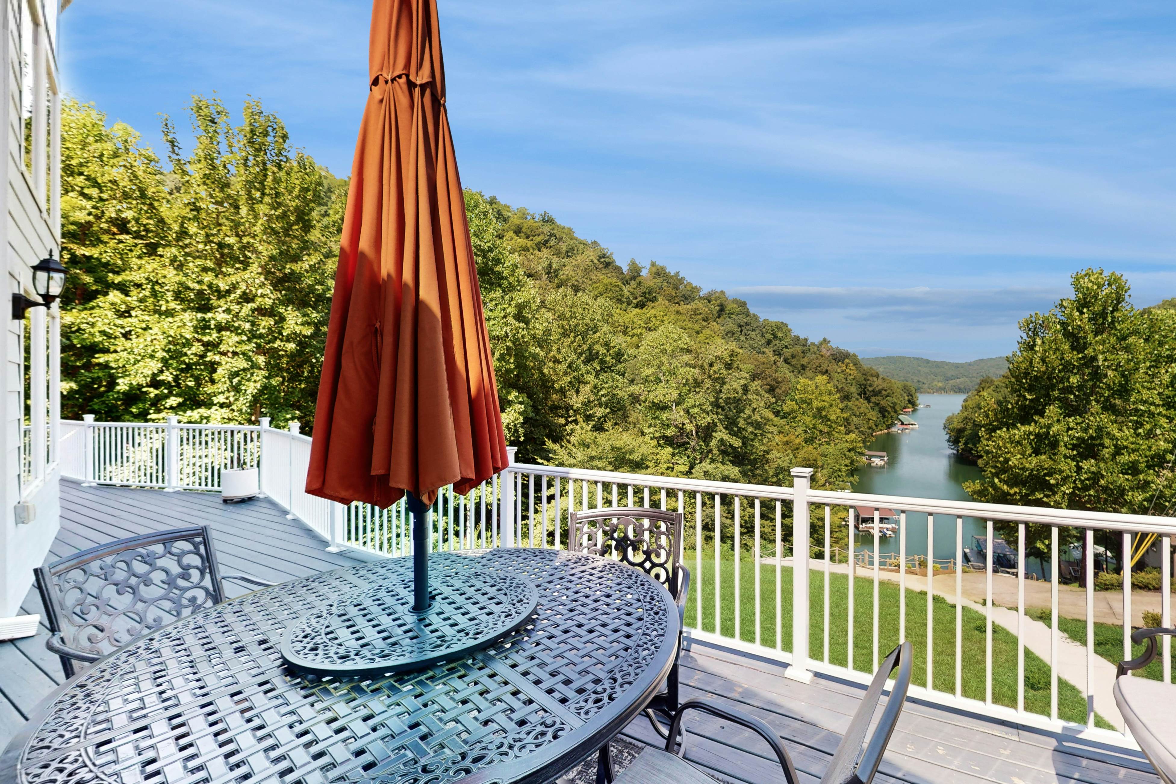 Lake Norris Epic Aqua Haven 4 bedroom House with loft in Maynardville