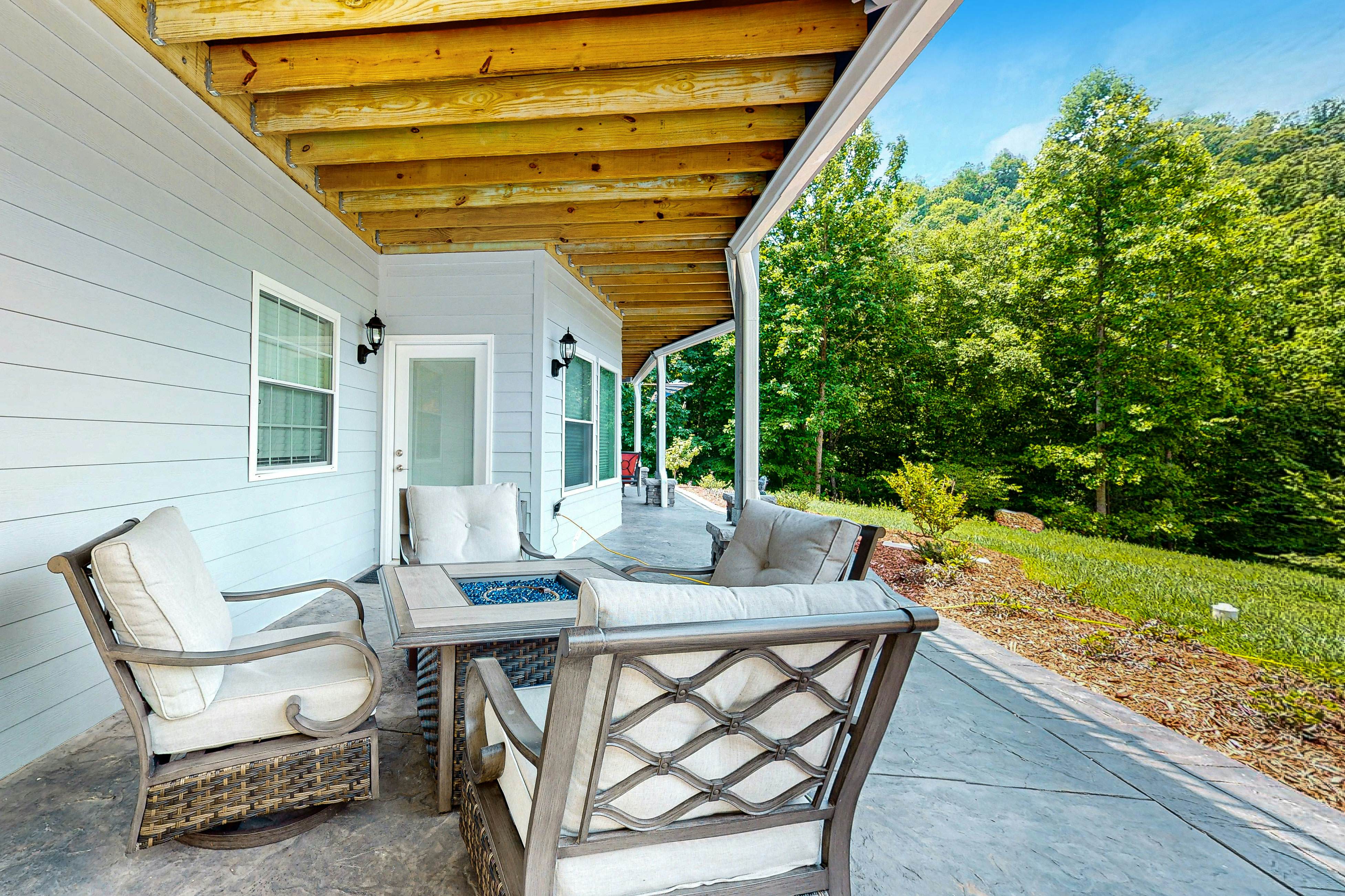 Lake Norris Epic Aqua Haven 4 bedroom House with loft in Maynardville