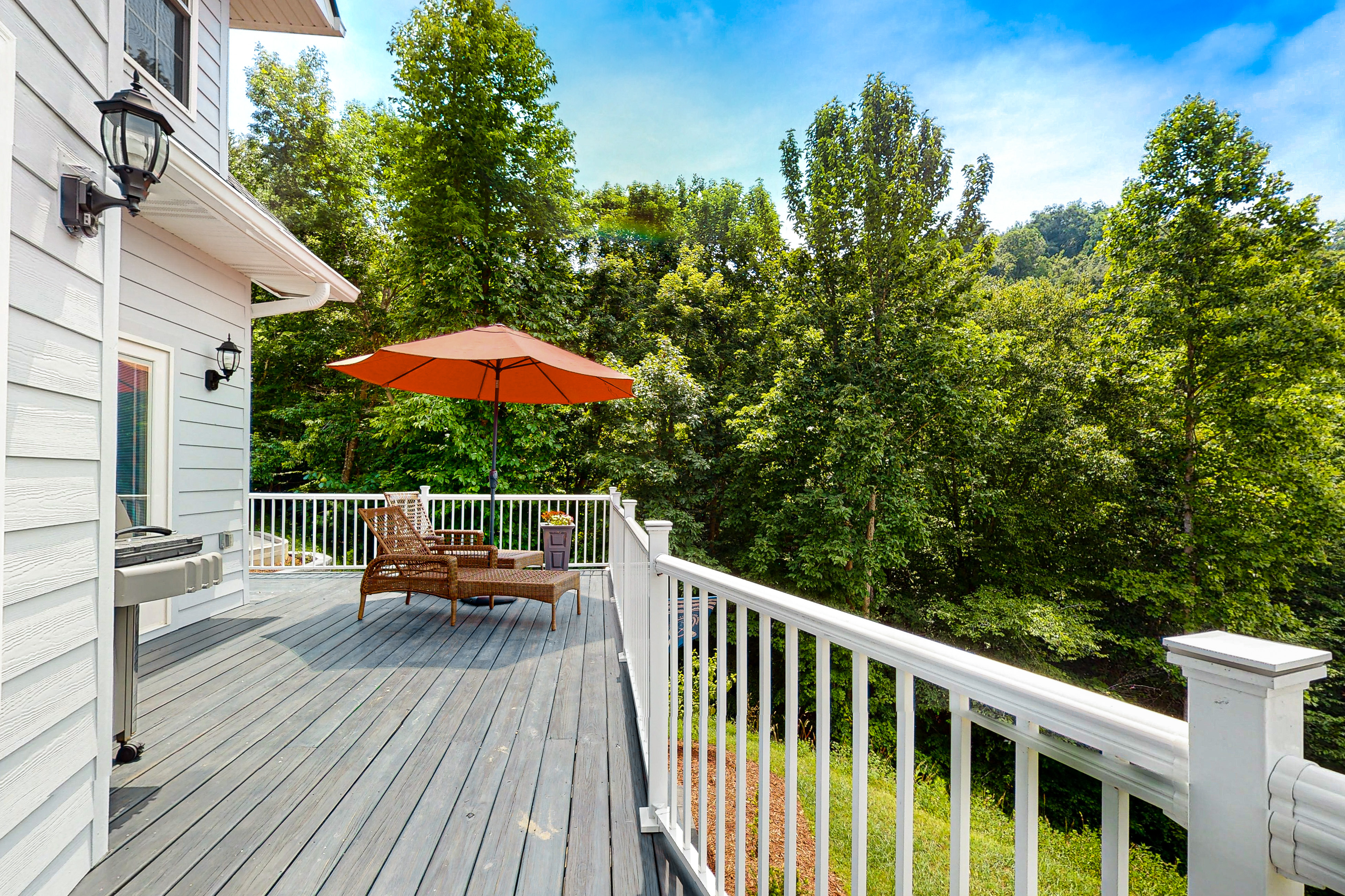 Lake Norris Epic Aqua Haven, Sleeps 8 - Deck - Grill