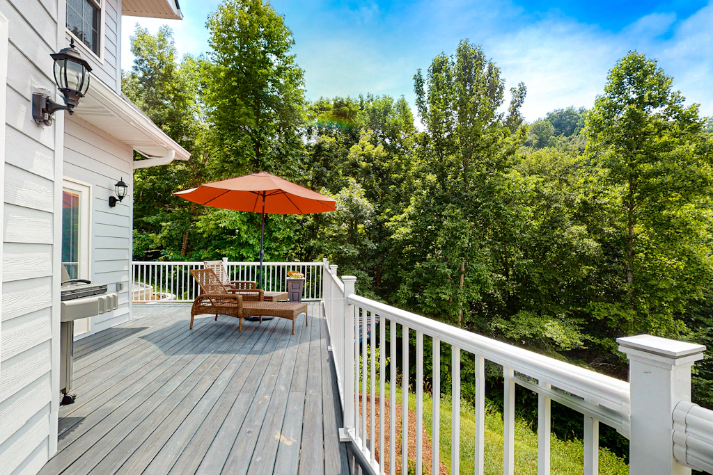 Lake Norris Epic Aqua Haven, Sleeps 8 - Deck - Grill