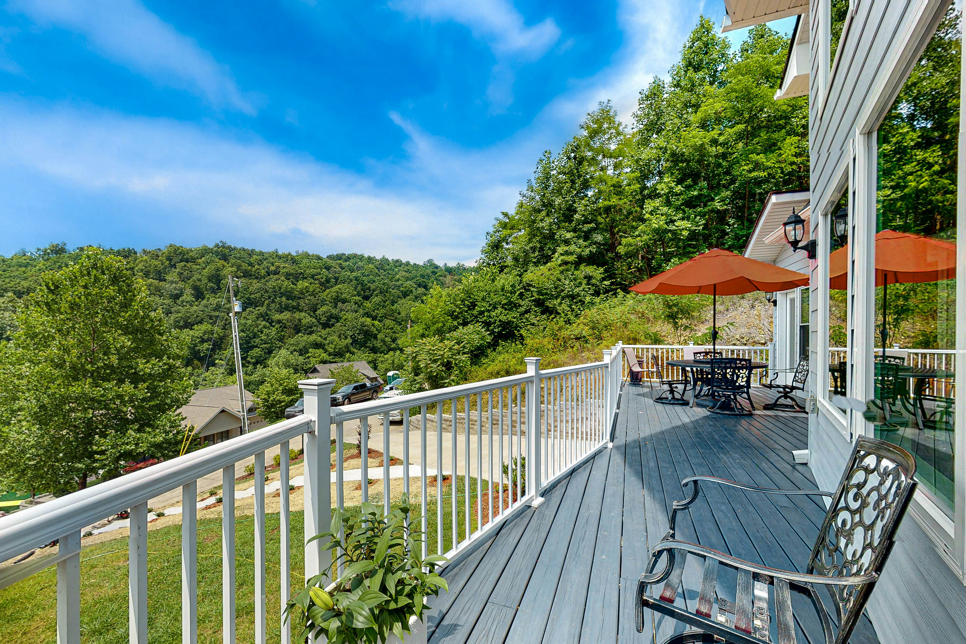 Lake Norris Epic Aqua Haven 4 bedroom House with loft in Maynardville