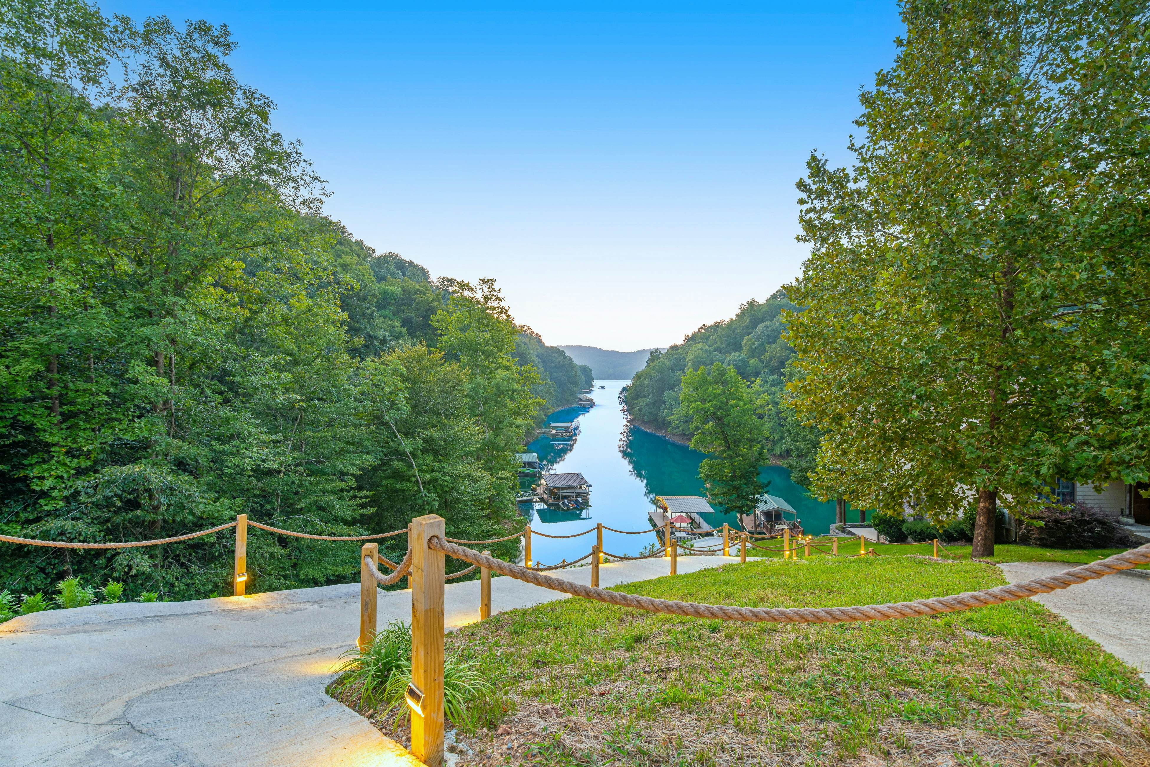 Lake Norris Epic Aqua Haven 4 bedroom House with loft in Maynardville