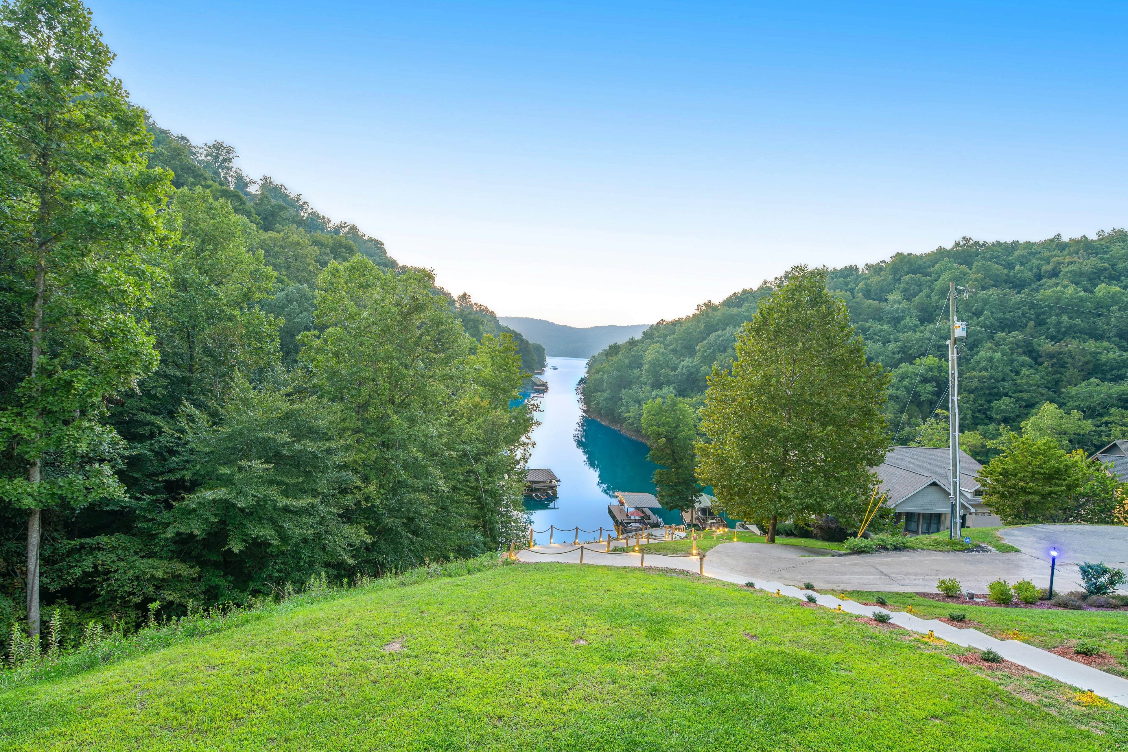 Lake Norris Epic Aqua Haven 4 bedroom House with loft in Maynardville