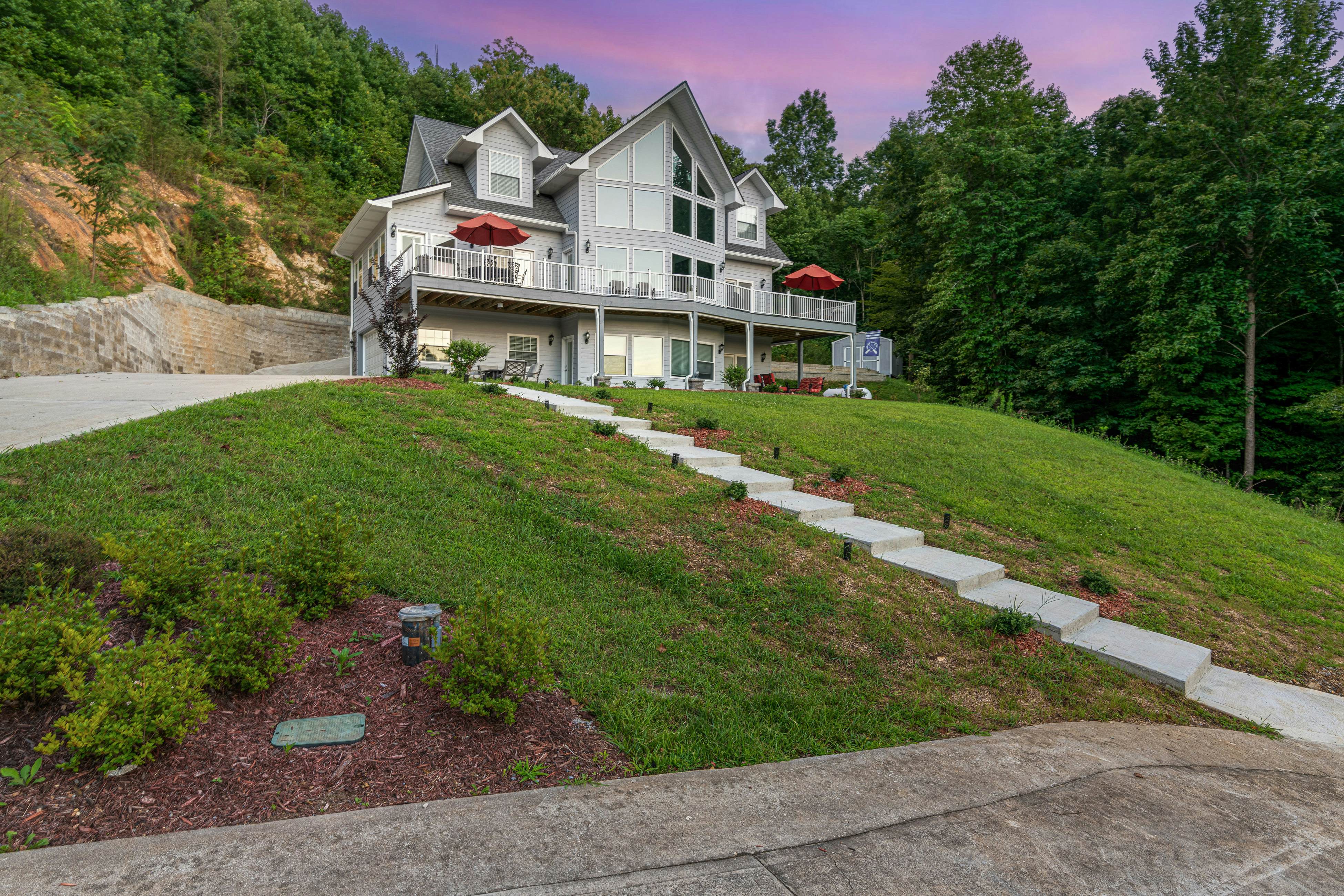 Lake Norris Epic Aqua Haven 4 bedroom House with loft in Maynardville