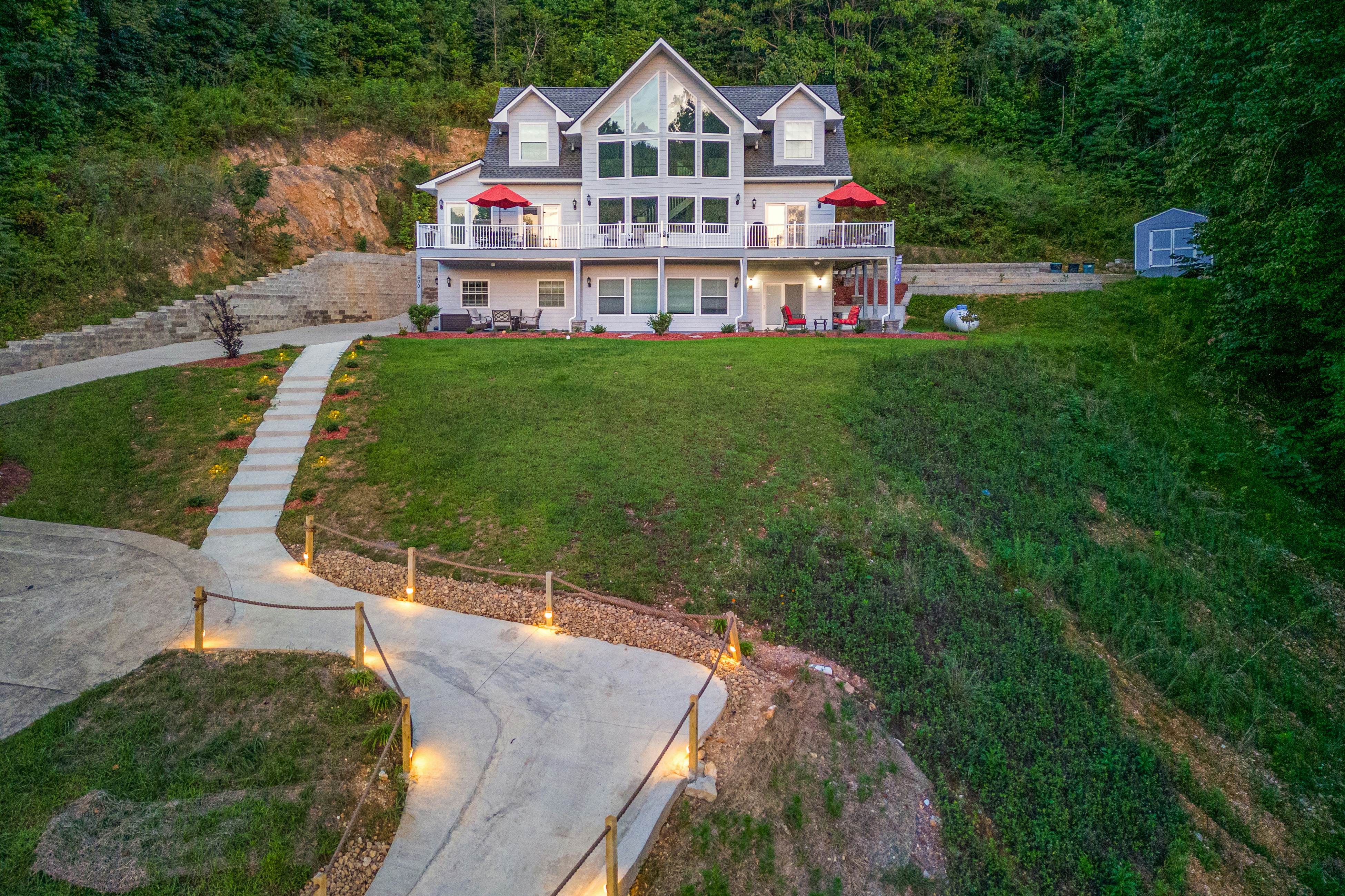 Lake Norris Epic Aqua Haven 4 bedroom House with loft in Maynardville