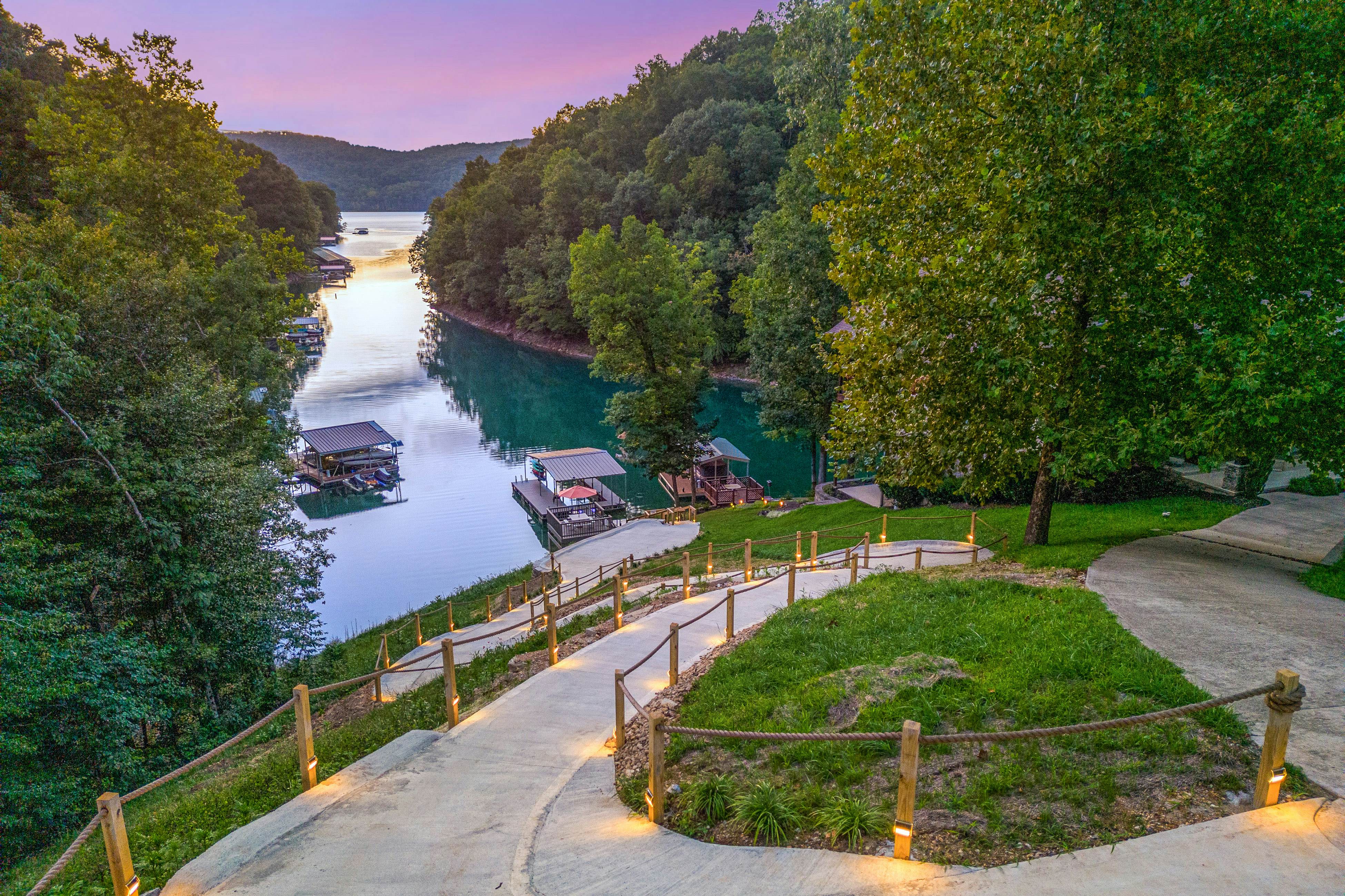 Lake Norris Epic Aqua Haven 4 bedroom House with loft in Maynardville