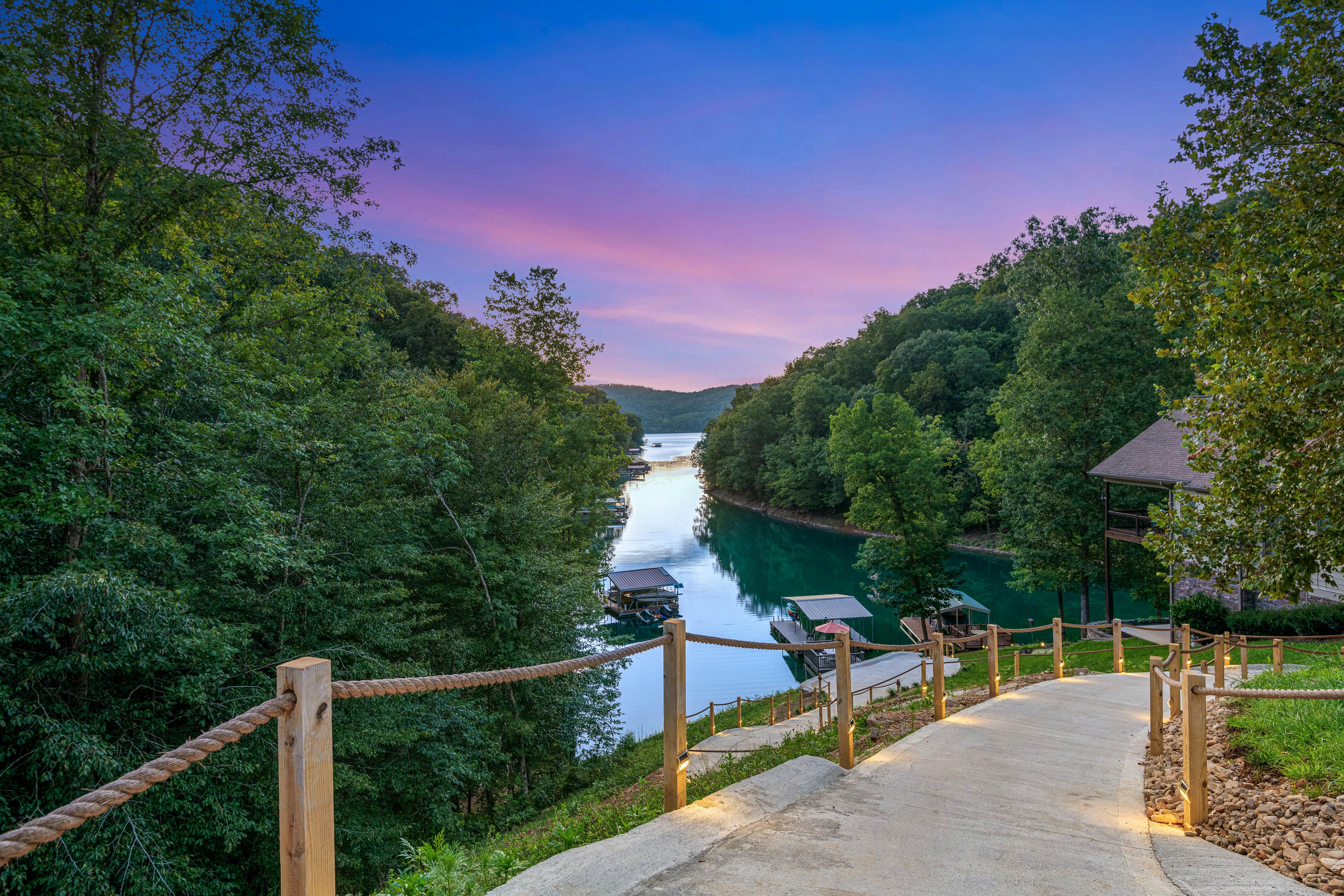 Lake Norris Epic Aqua Haven 4 bedroom House with loft in Maynardville