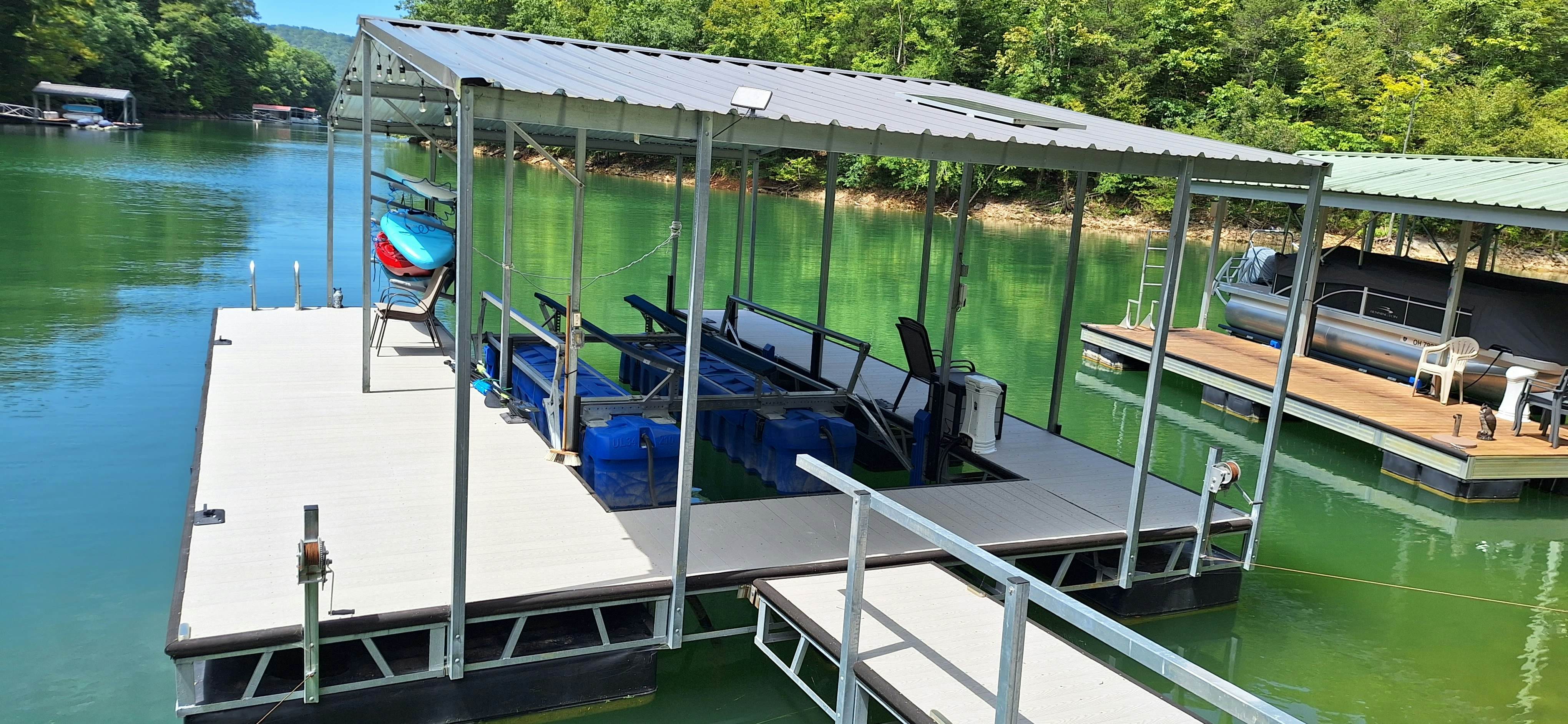 Lake Norris Epic Aqua Haven 4 bedroom House with loft in Maynardville