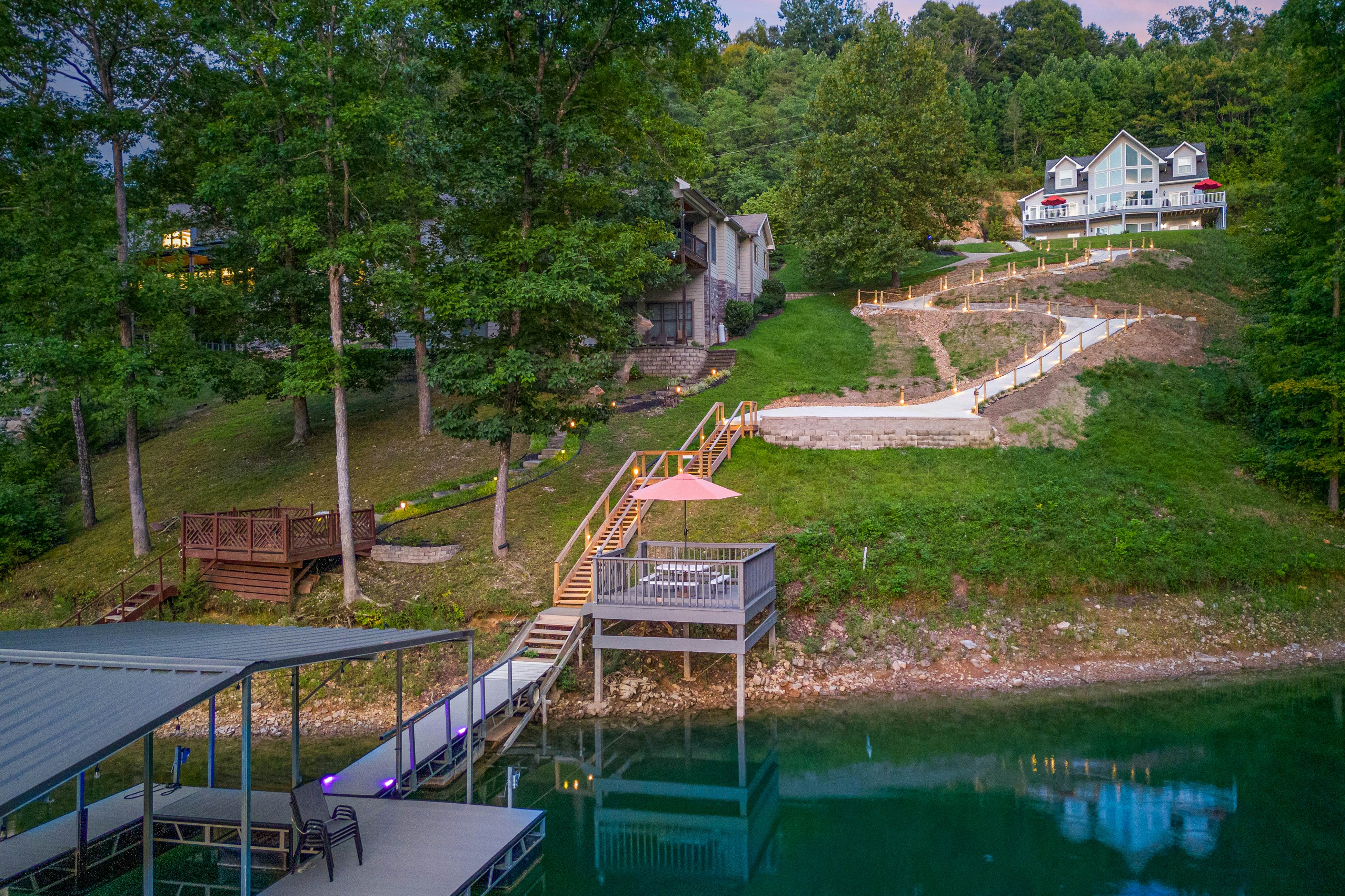 Lake Norris Epic Aqua Haven 4 bedroom House with loft in Maynardville