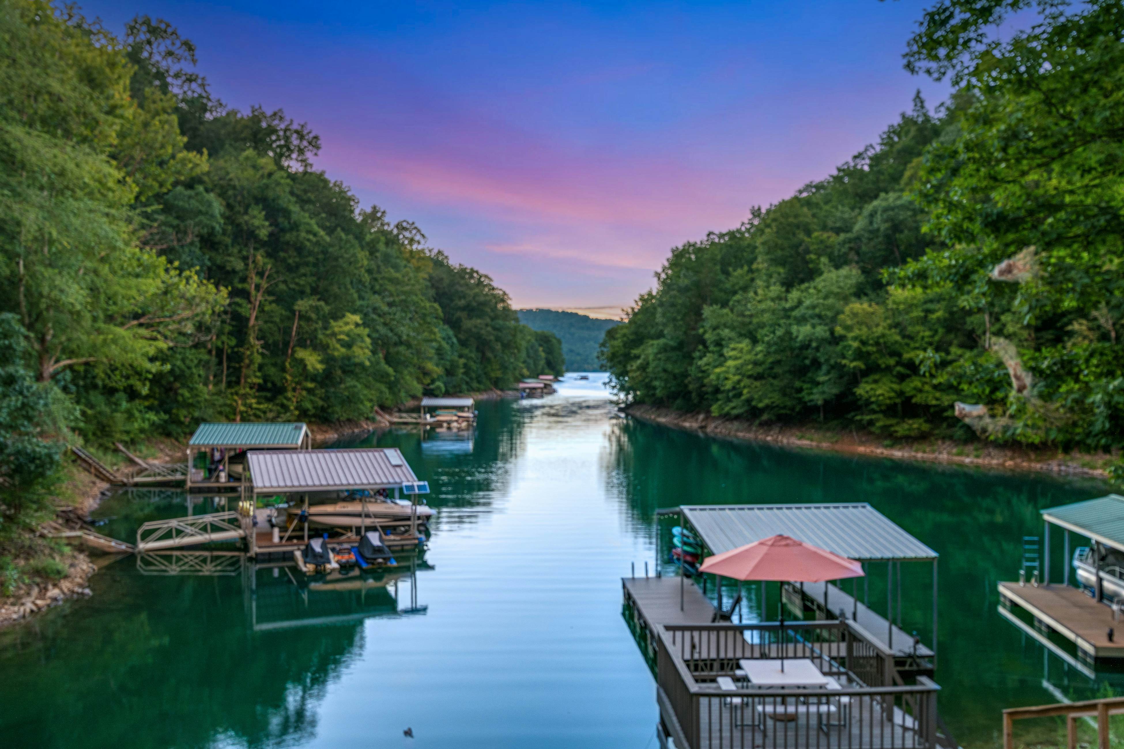 Lake Norris Epic Aqua Haven 4 bedroom House with loft in Maynardville