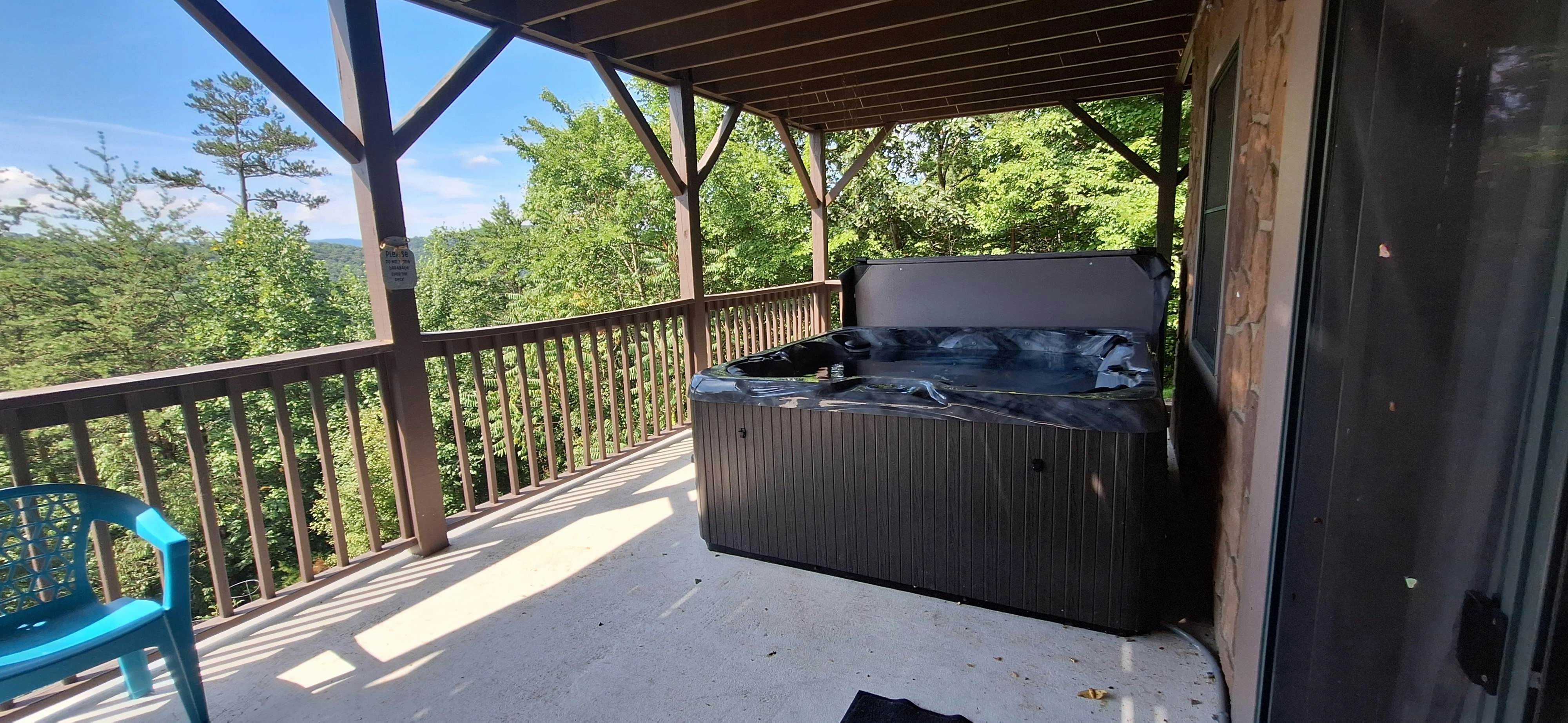 Lakefront Cabin, Sleeps 10・Pool Table・Hot Tub