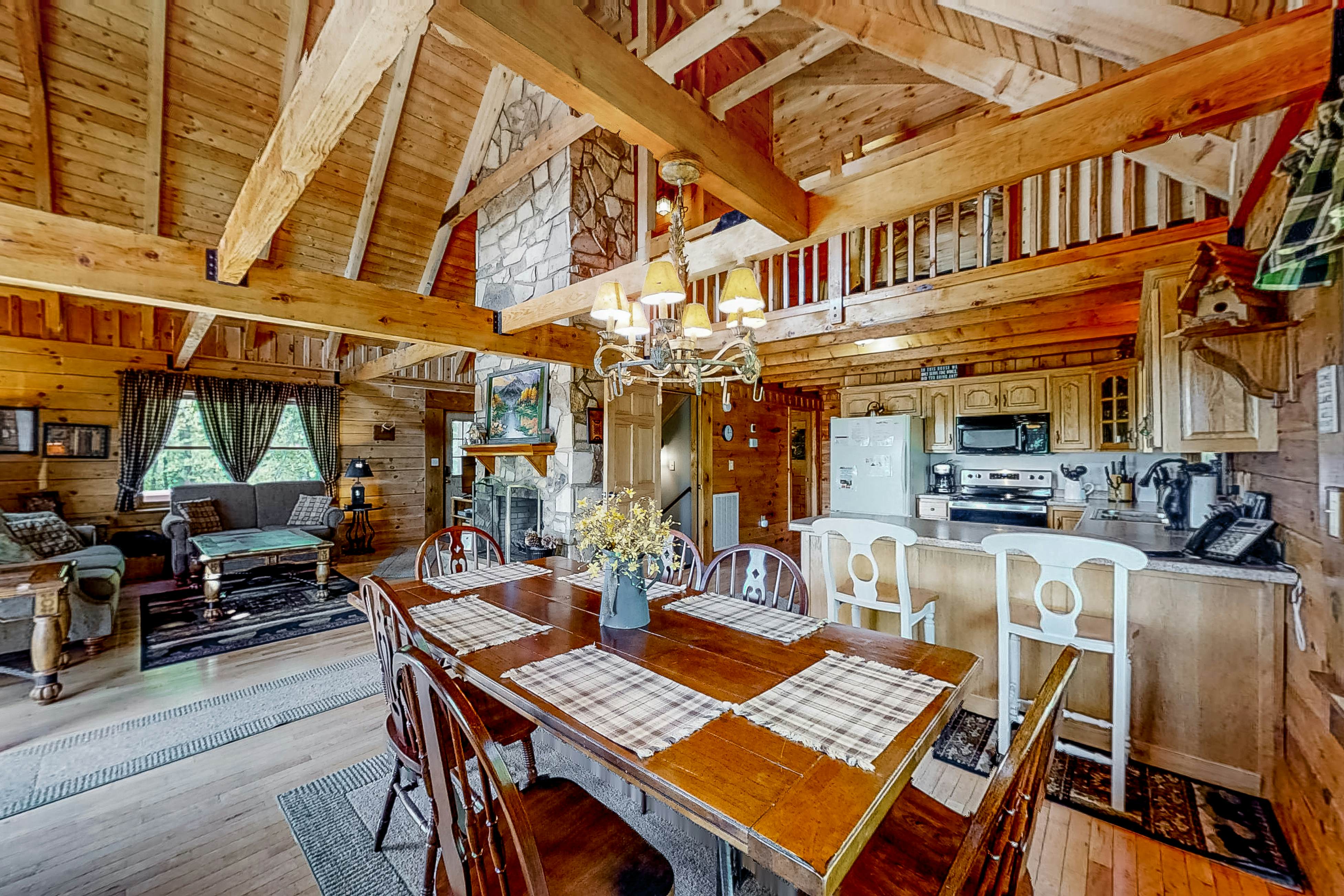 Lakefront Cabin, Sleeps 10・Pool Table・Hot Tub