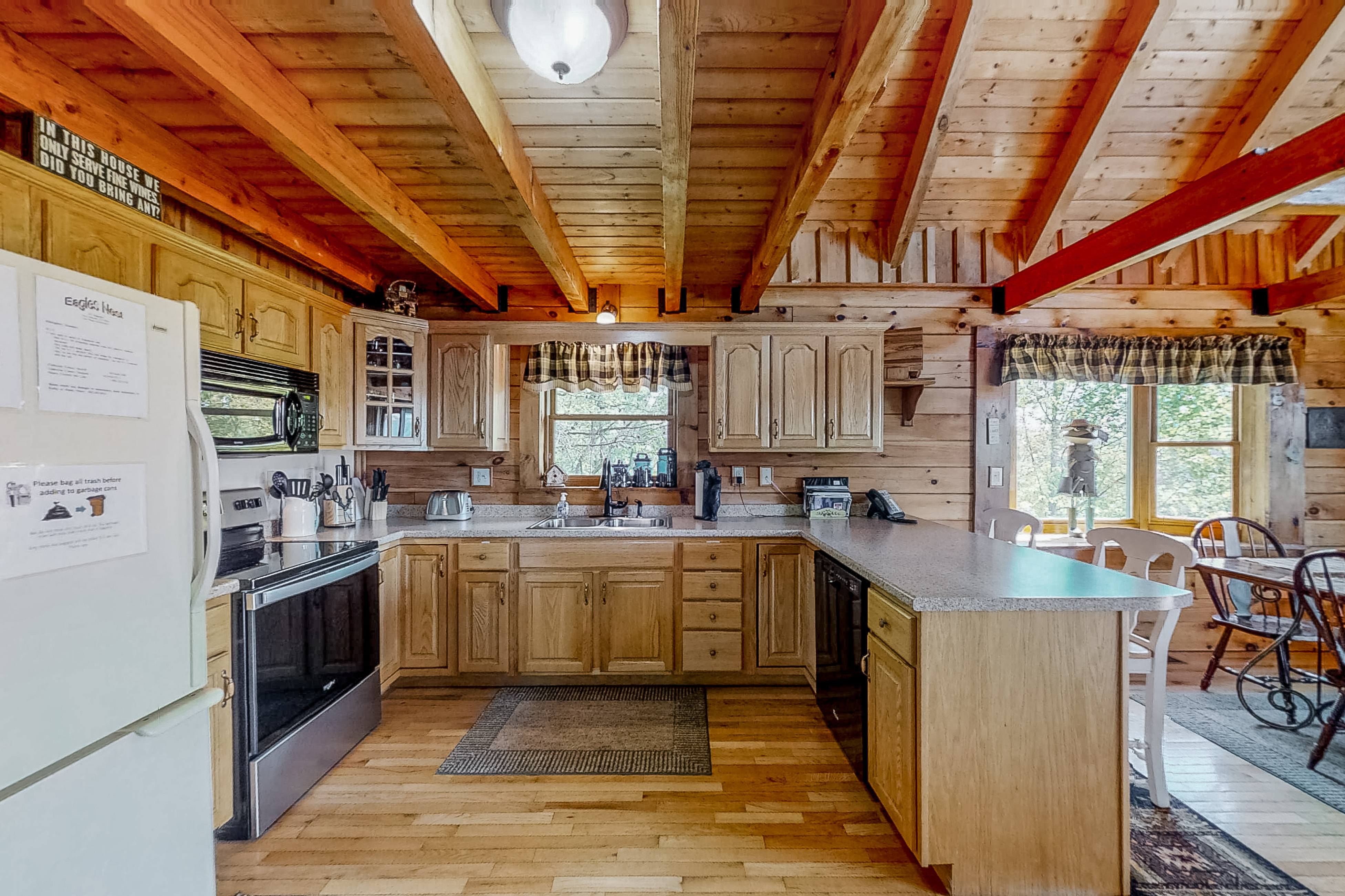 Lakeview Cabin, Sleeps 10・Pool Table・Hot Tub