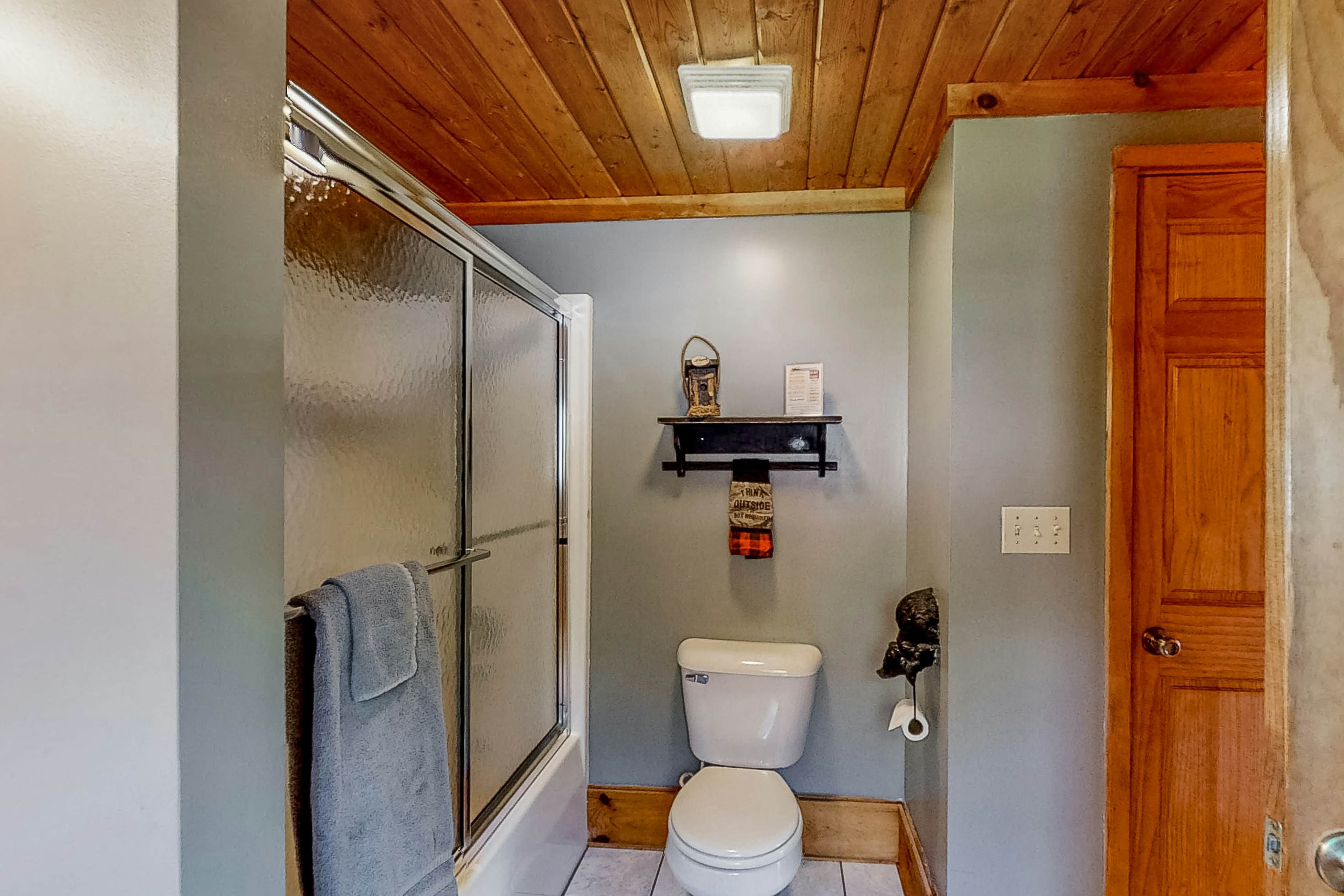 Lakefront Cabin, Sleeps 10・Pool Table・Hot Tub