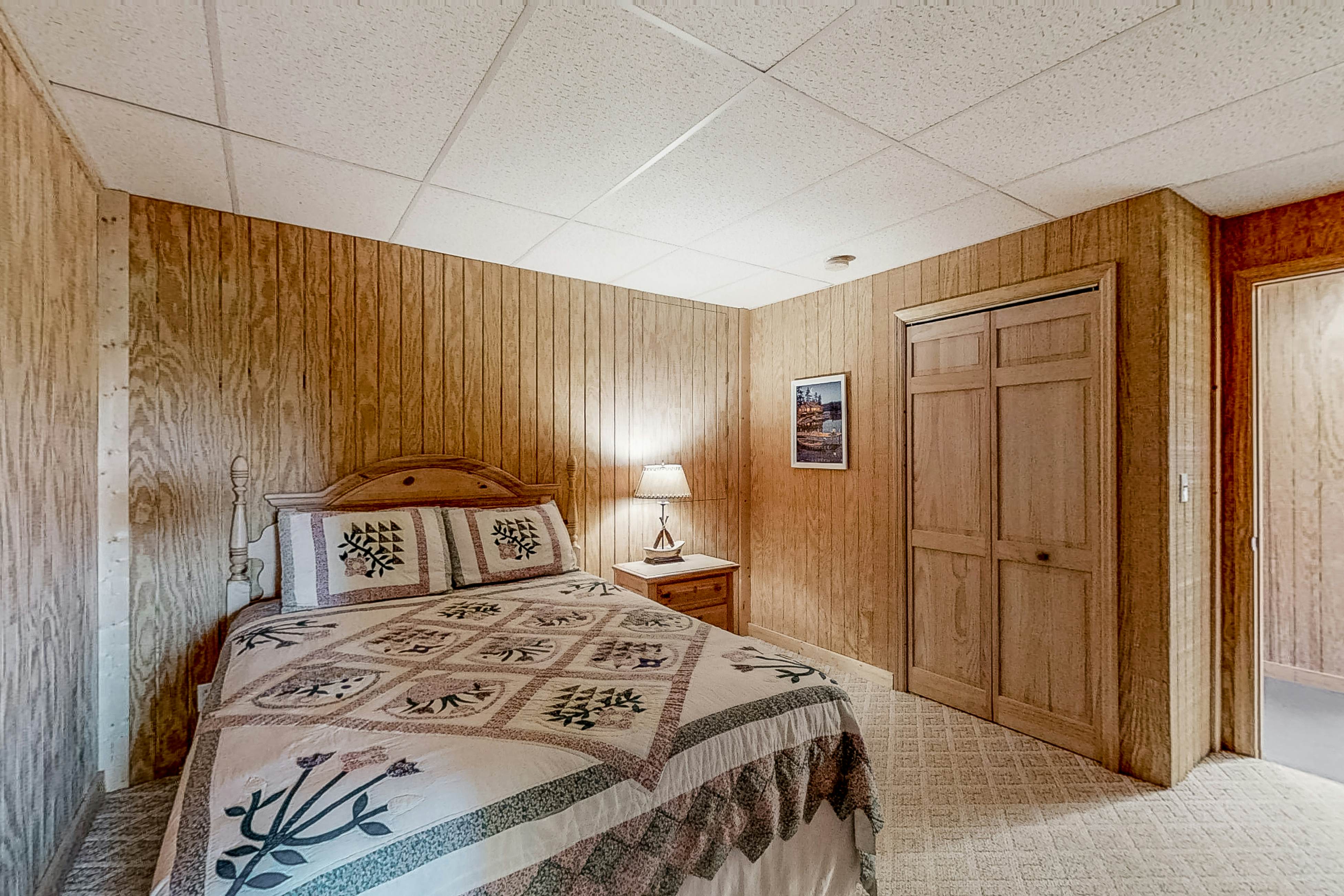 Lakefront Cabin, Sleeps 10・Pool Table・Hot Tub