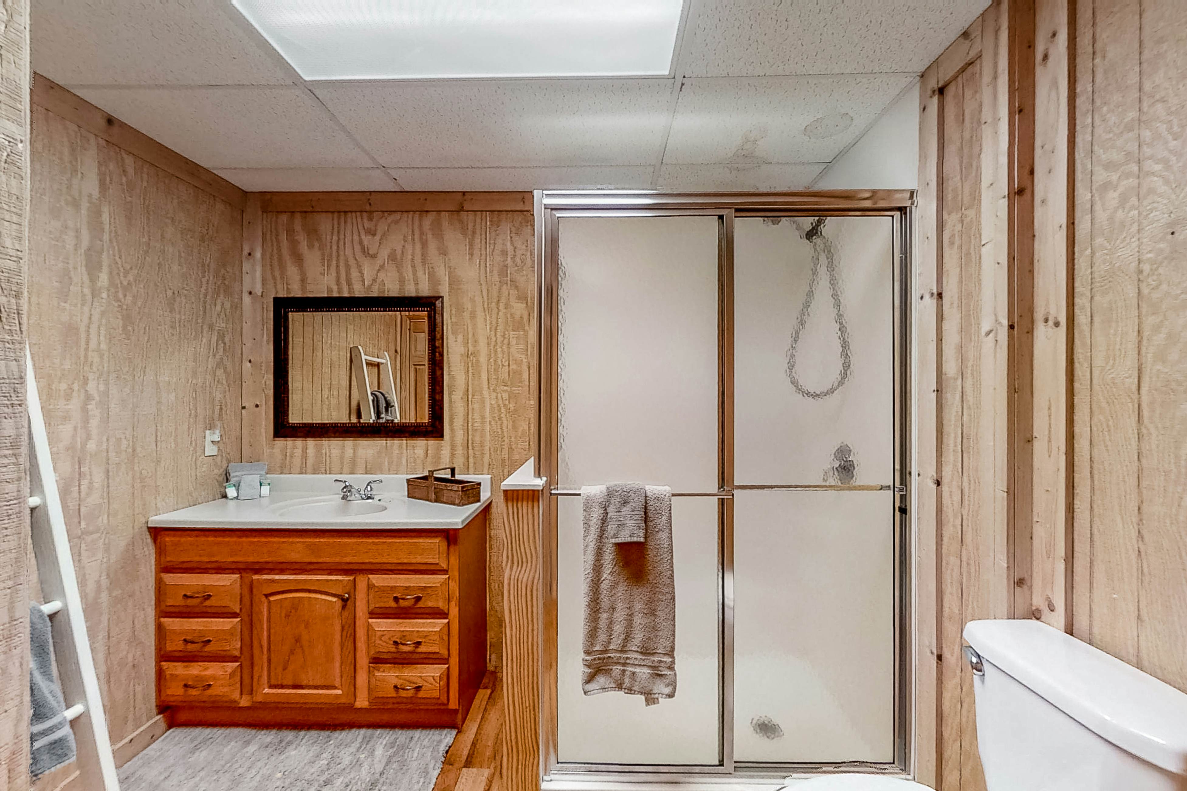 Lakefront Cabin, Sleeps 10・Pool Table・Hot Tub