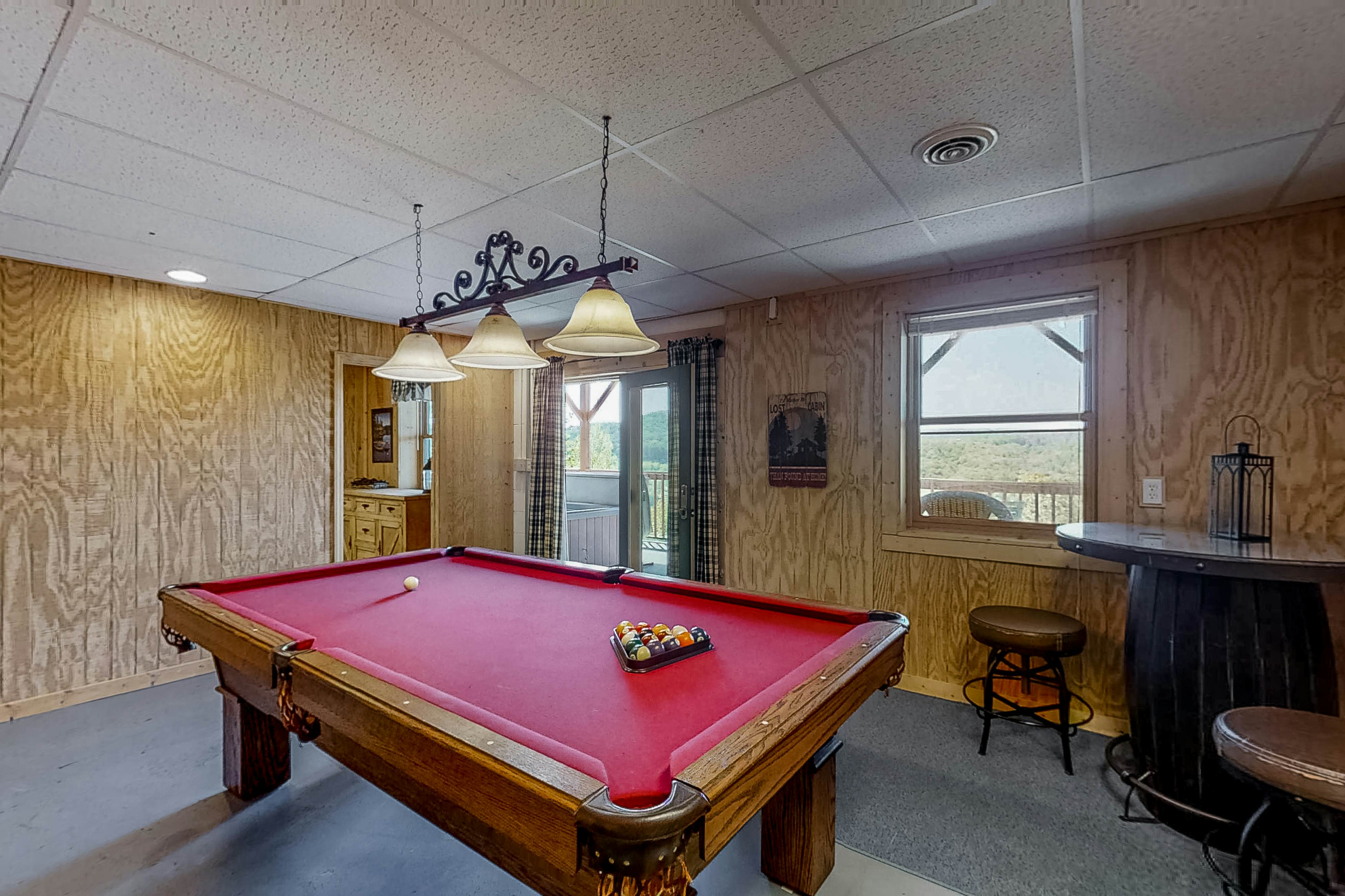 Lakefront Cabin, Sleeps 10・Pool Table・Hot Tub