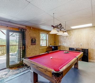 Lakeview Cabin, Sleeps 10・Pool Table・Hot Tub