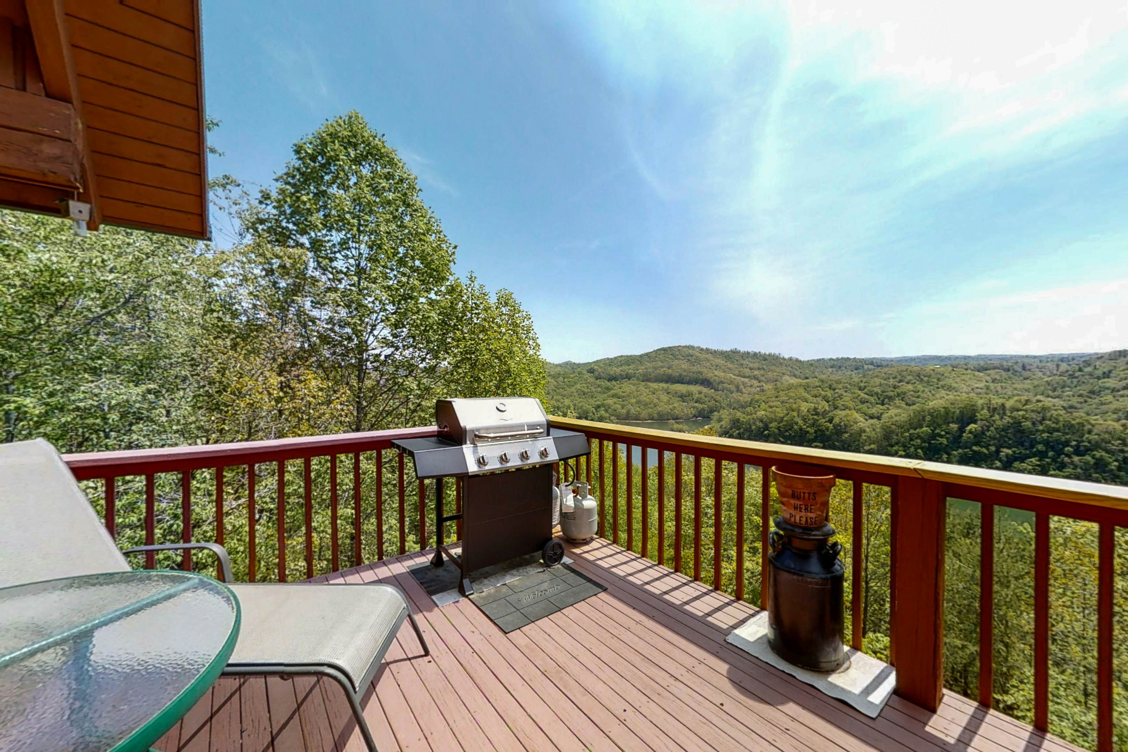 Lakefront Cabin, Sleeps 10・Pool Table・Hot Tub