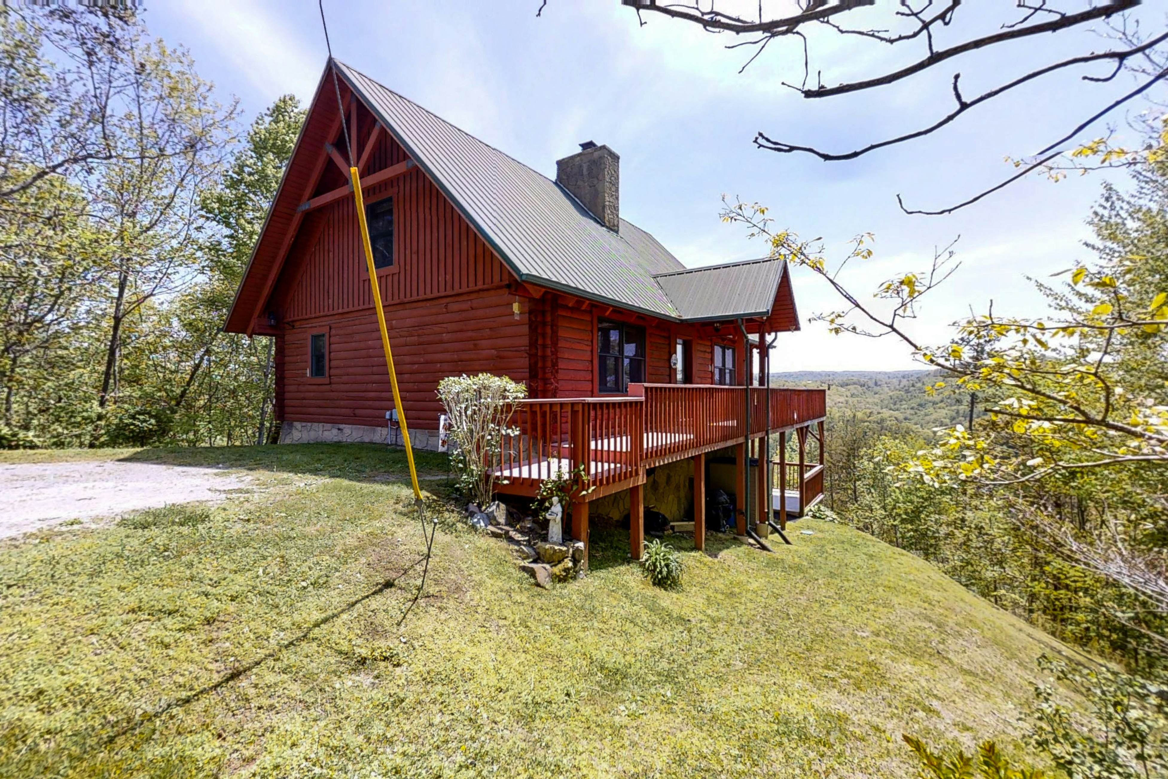 Lakefront Cabin, Sleeps 10・Pool Table・Hot Tub