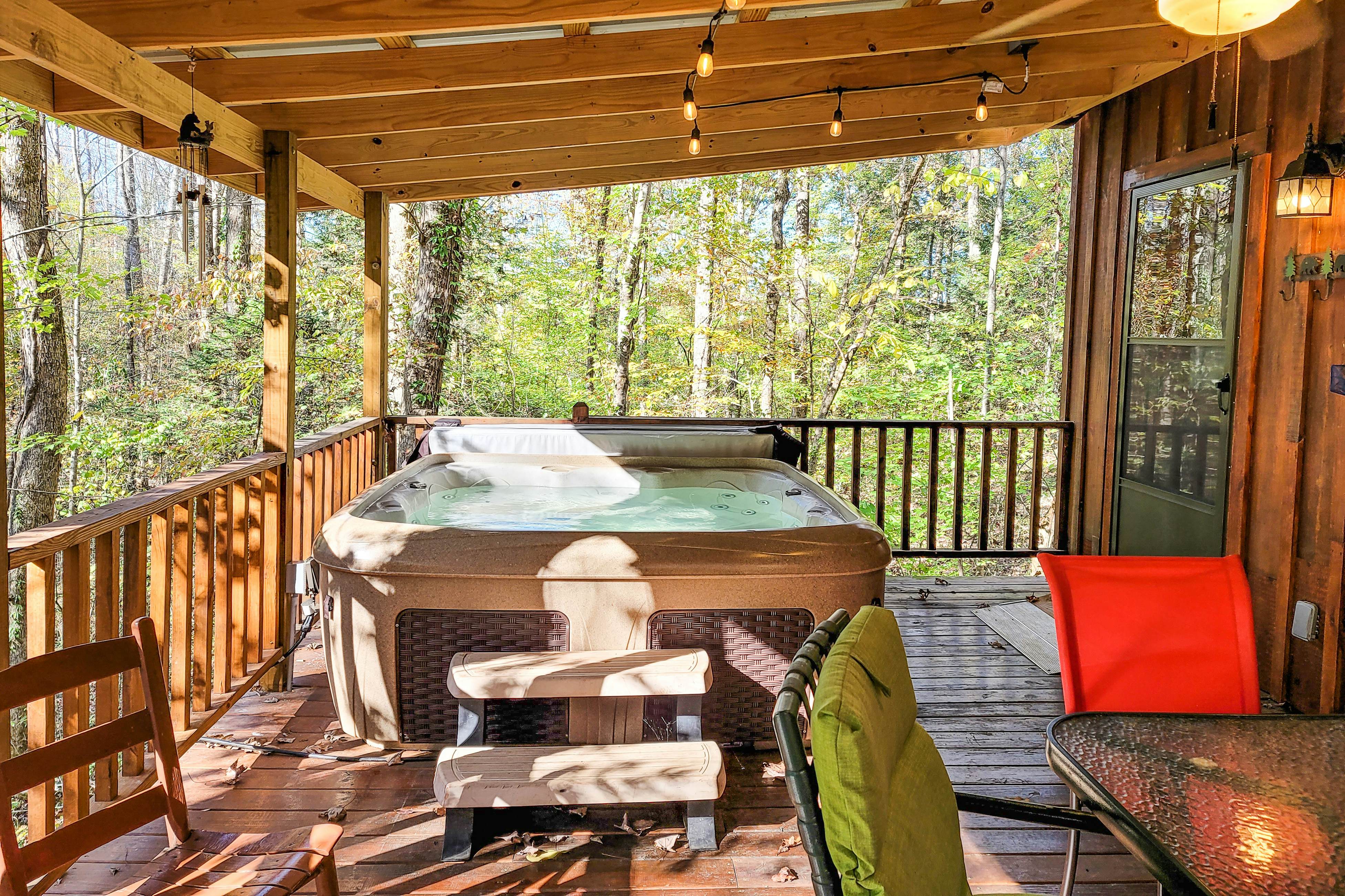 Creekside Cabin, Sleeps 8・Hot Tub・Foosball