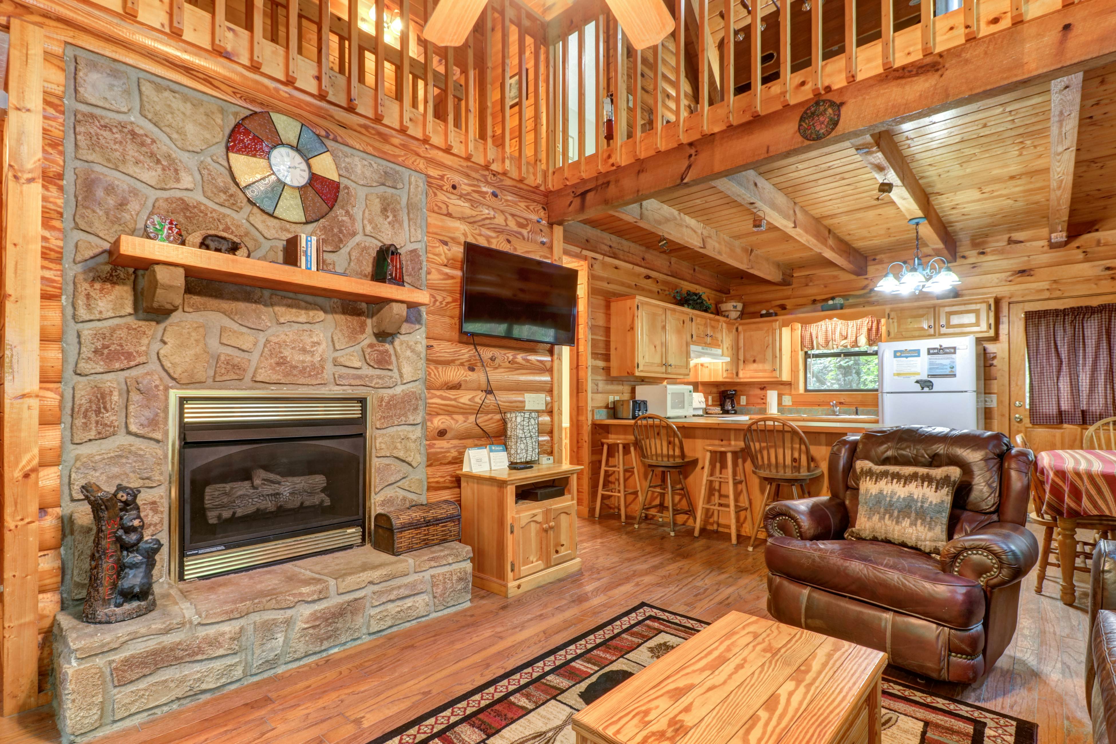 Creekside Cabin, Sleeps 8・Hot Tub・Foosball