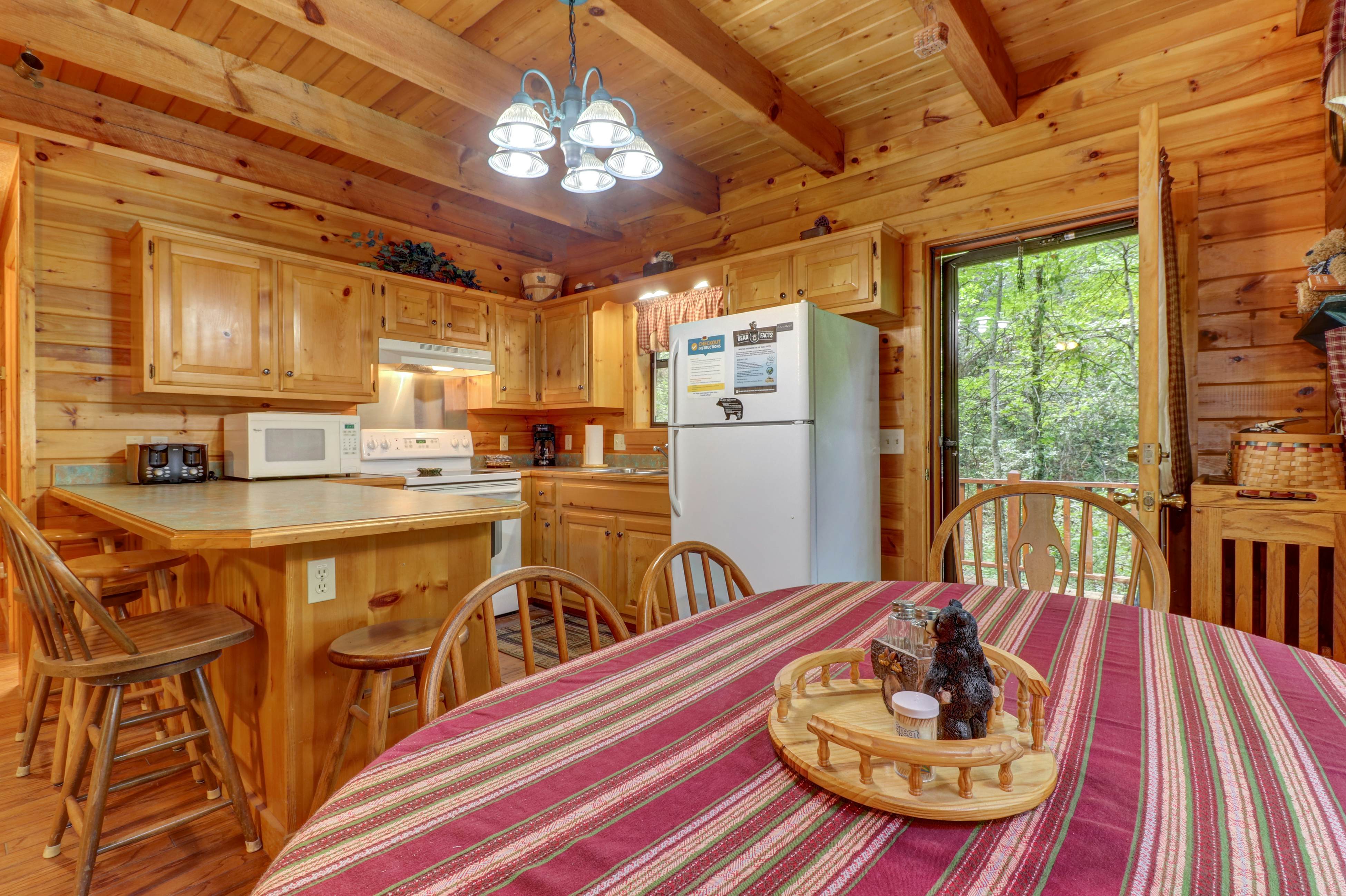 Creekside Cabin, Sleeps 8・Hot Tub・Foosball