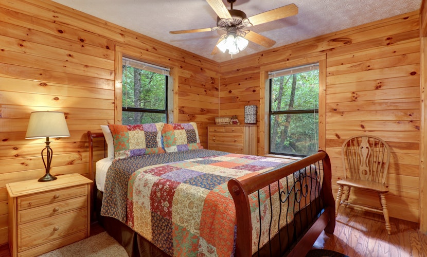 Creekside Cabin, Sleeps 8・Hot Tub・Foosball