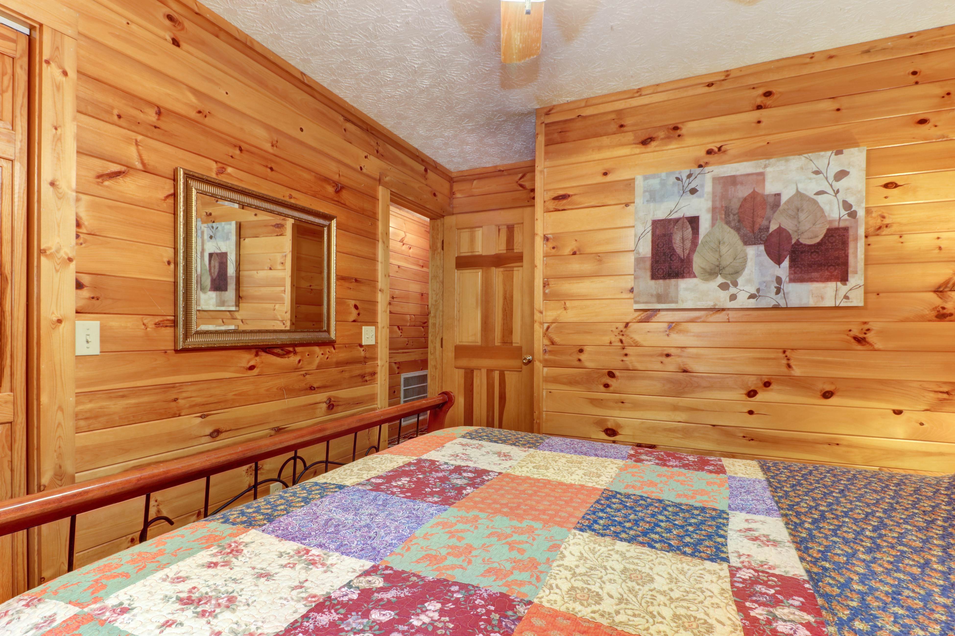 Creekside Cabin, Sleeps 8・Hot Tub・Foosball