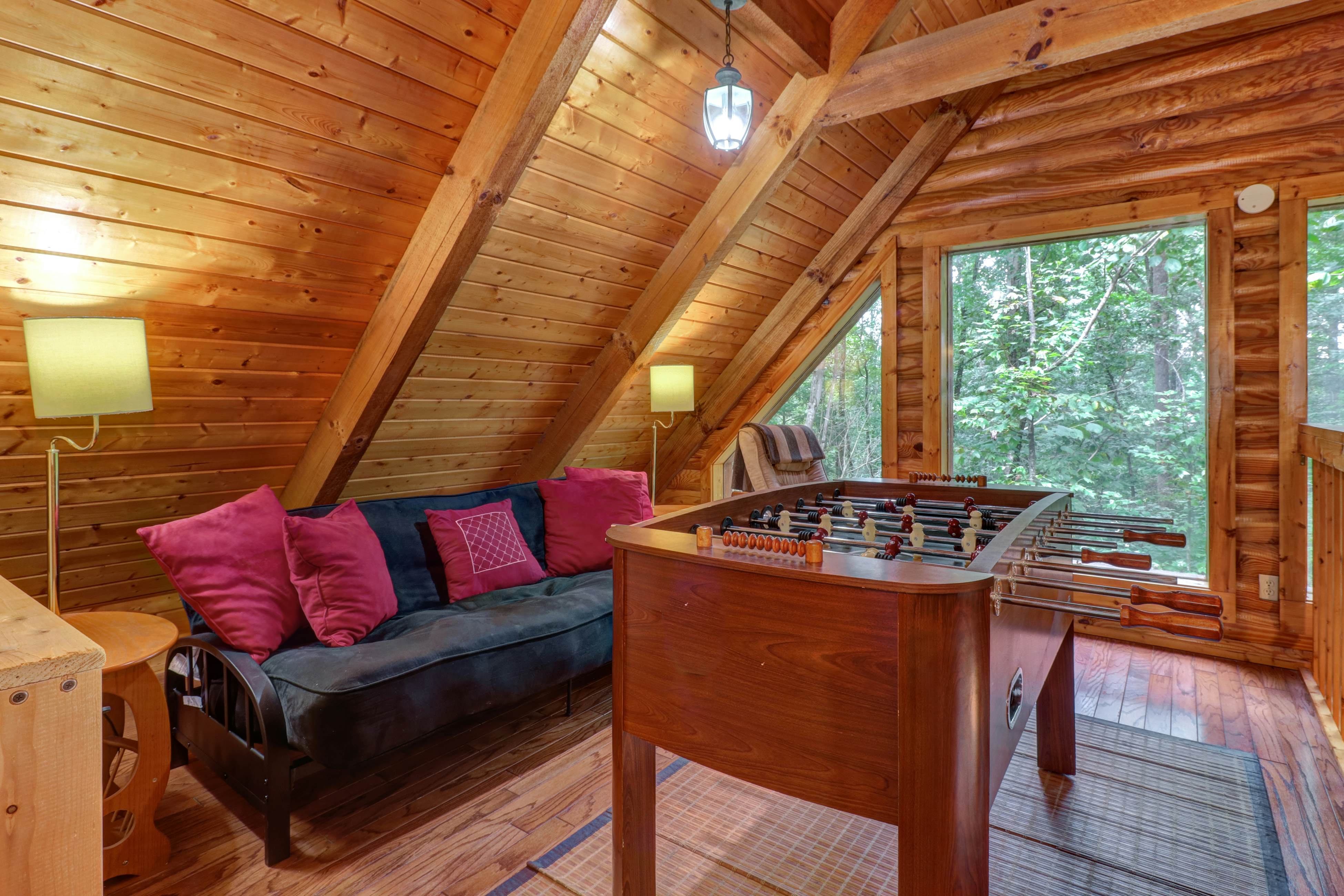 Creekside Cabin, Sleeps 8・Hot Tub・Foosball