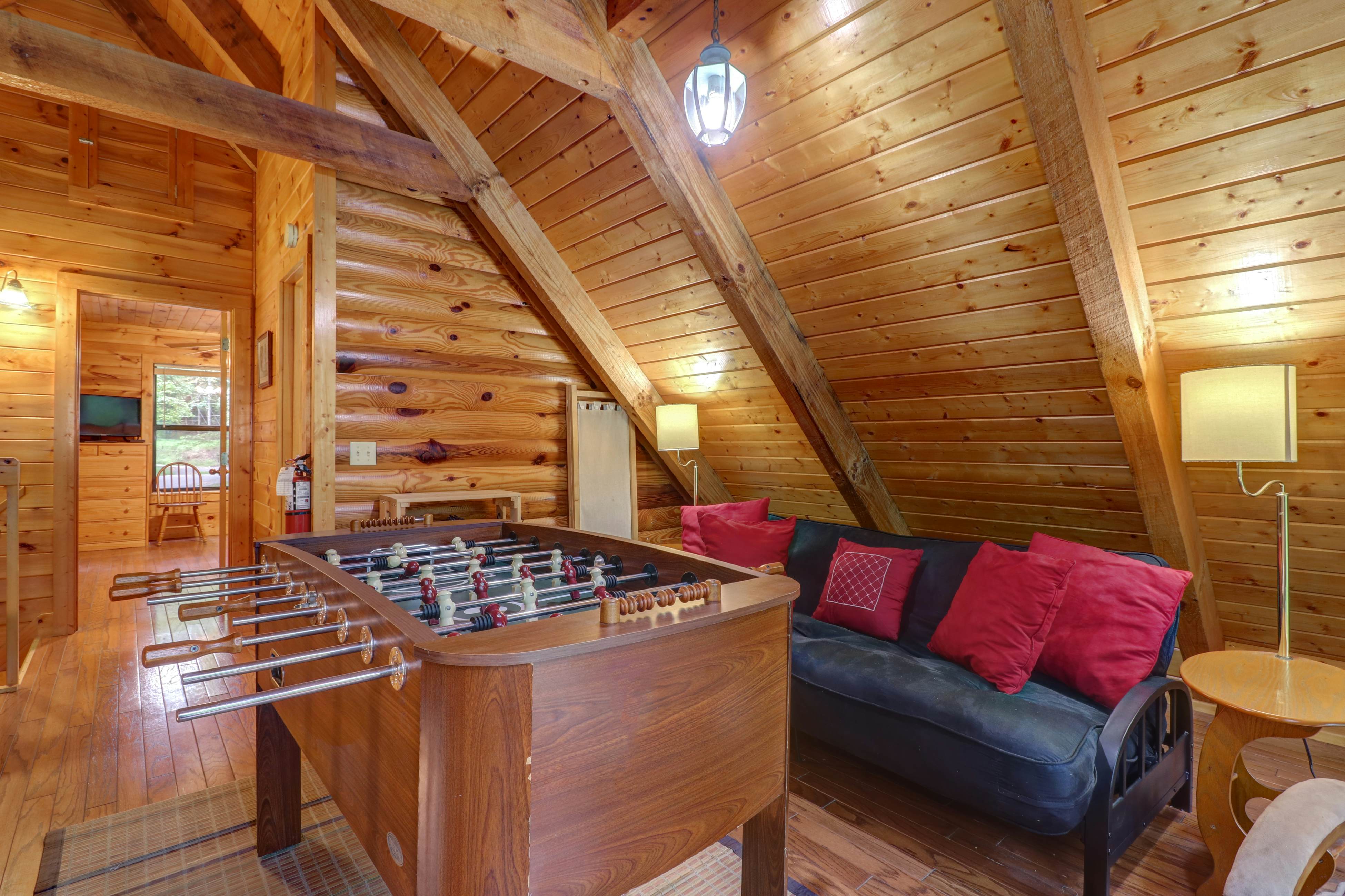 Creekside Cabin, Sleeps 8・Hot Tub・Foosball