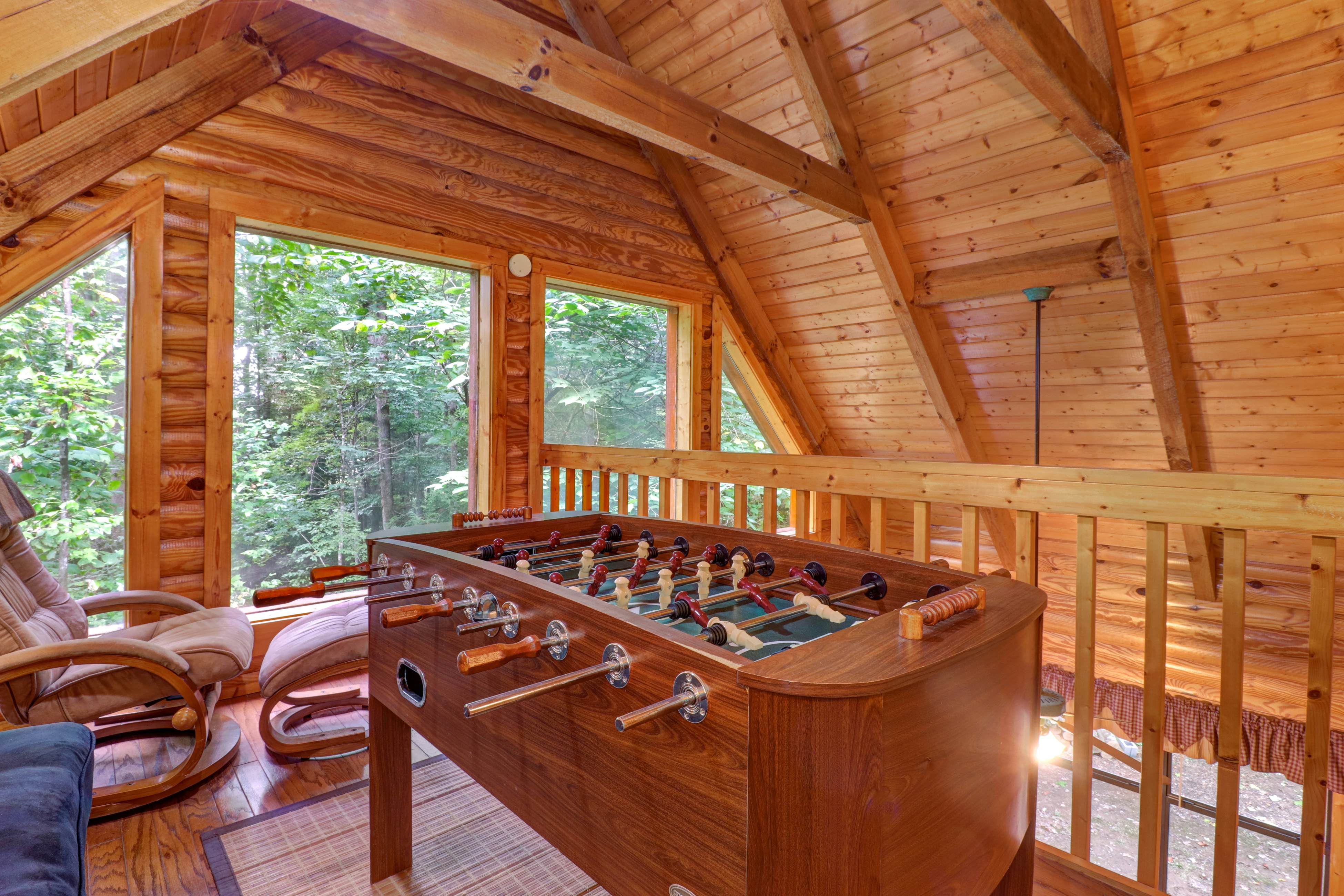 Creekside Cabin, Sleeps 8・Hot Tub・Foosball