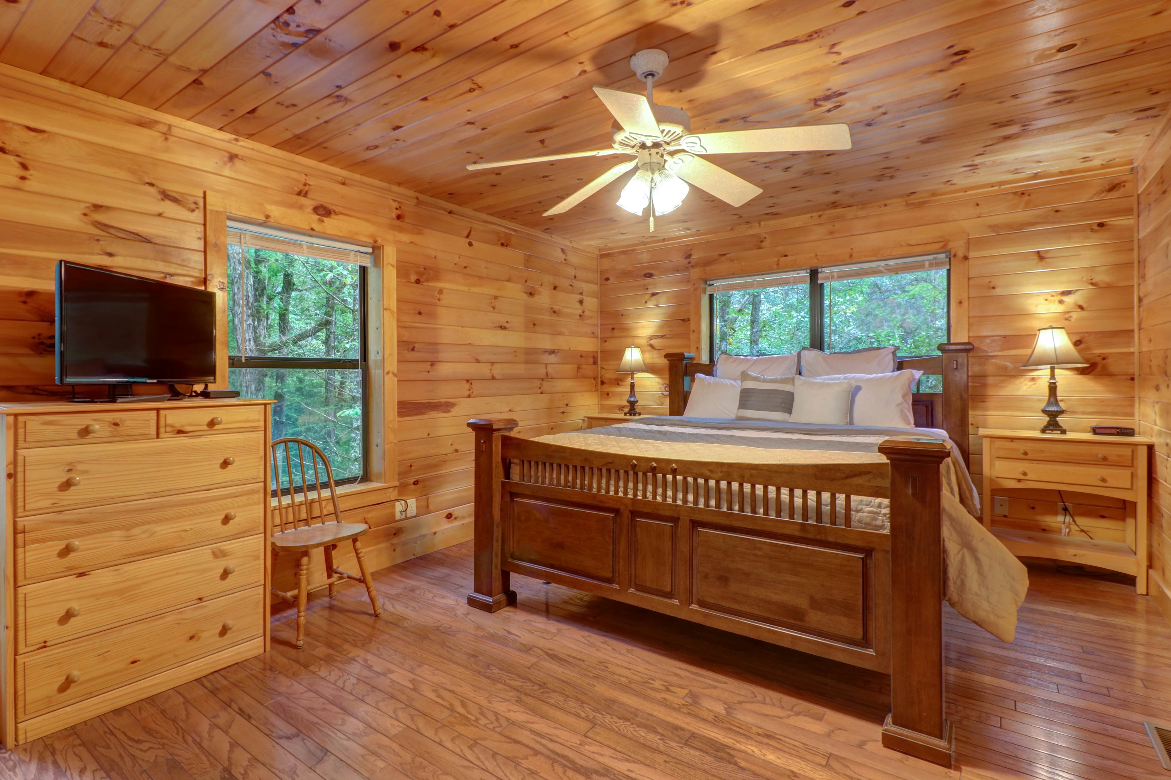 Creekside Cabin, Sleeps 8・Hot Tub・Foosball