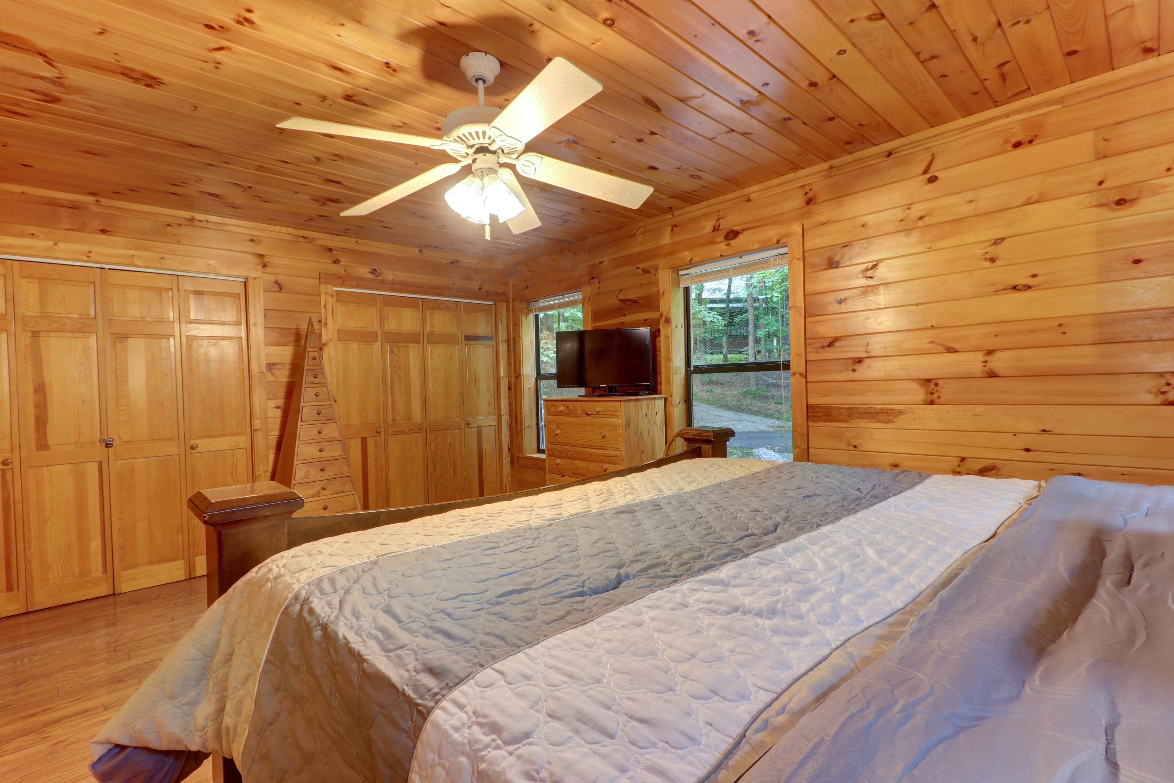 Creekside Cabin, Sleeps 8・Hot Tub・Foosball