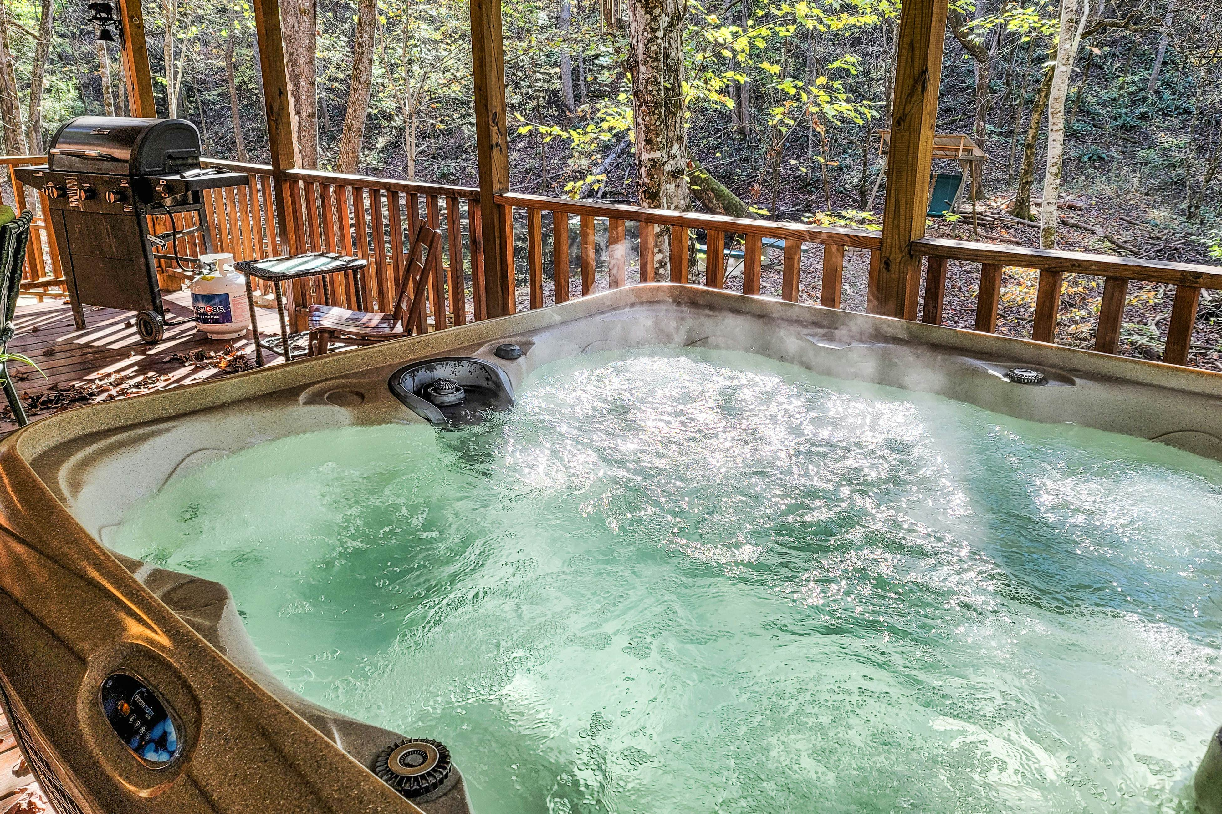 Creekside Cabin, Sleeps 8・Hot Tub・Foosball