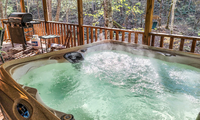 Creekside Cabin Retreat・Pet OK・Hot Tub・Foosball