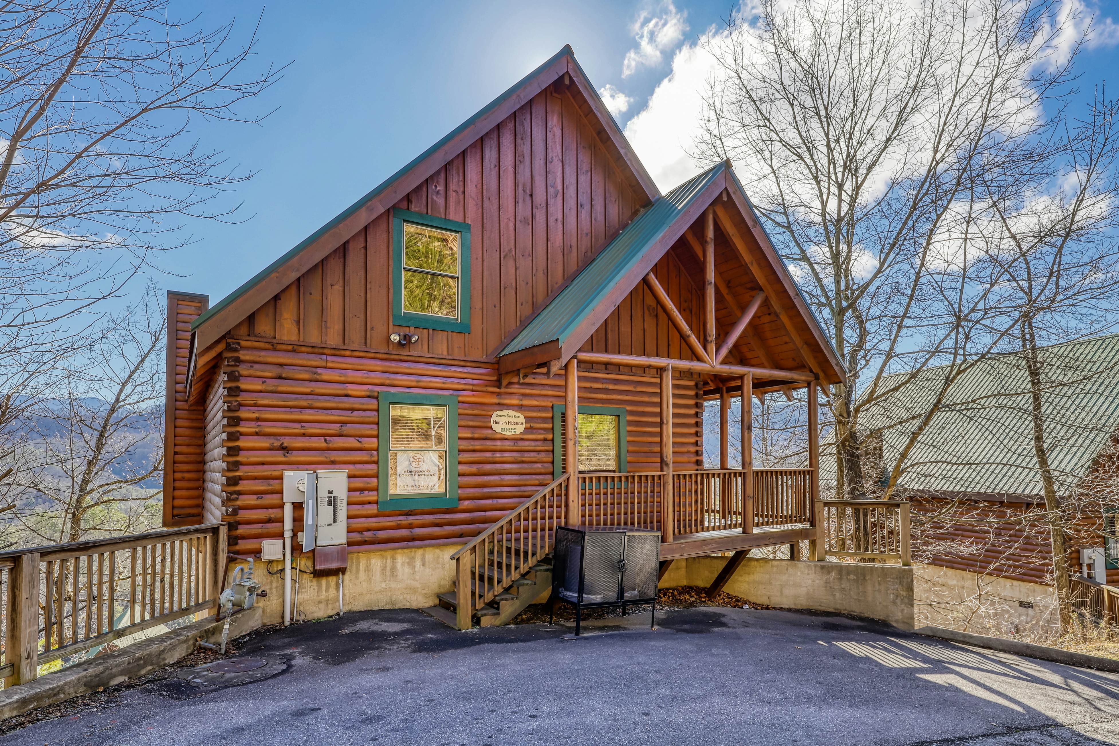 Lovely cabin w/ Free Attraction Tickets, a private hot tub, & mountain views
