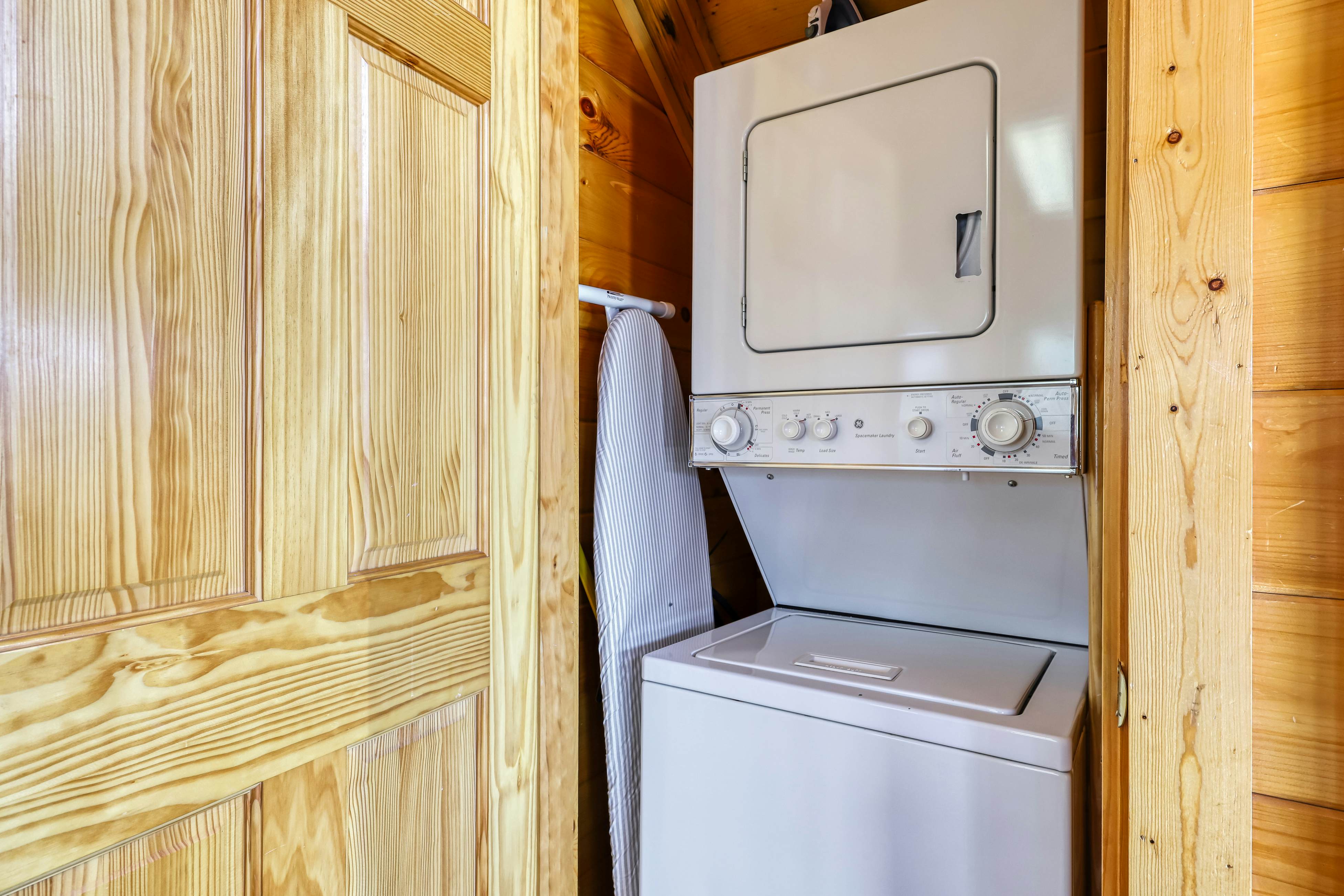 Lovely cabin w/ Free Attraction Tickets, a private hot tub, & mountain views